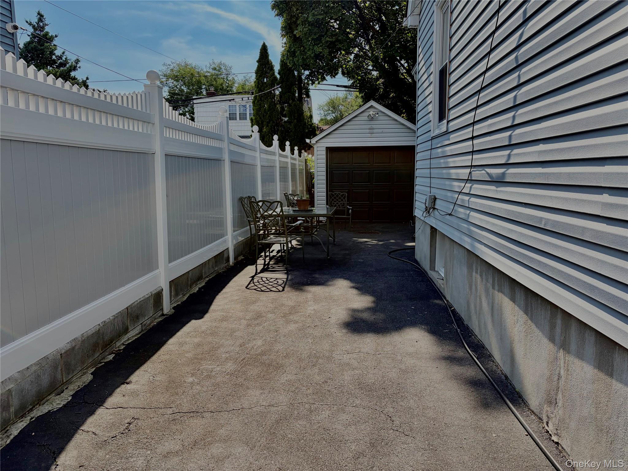 8456 252nd Street Property Photo 16