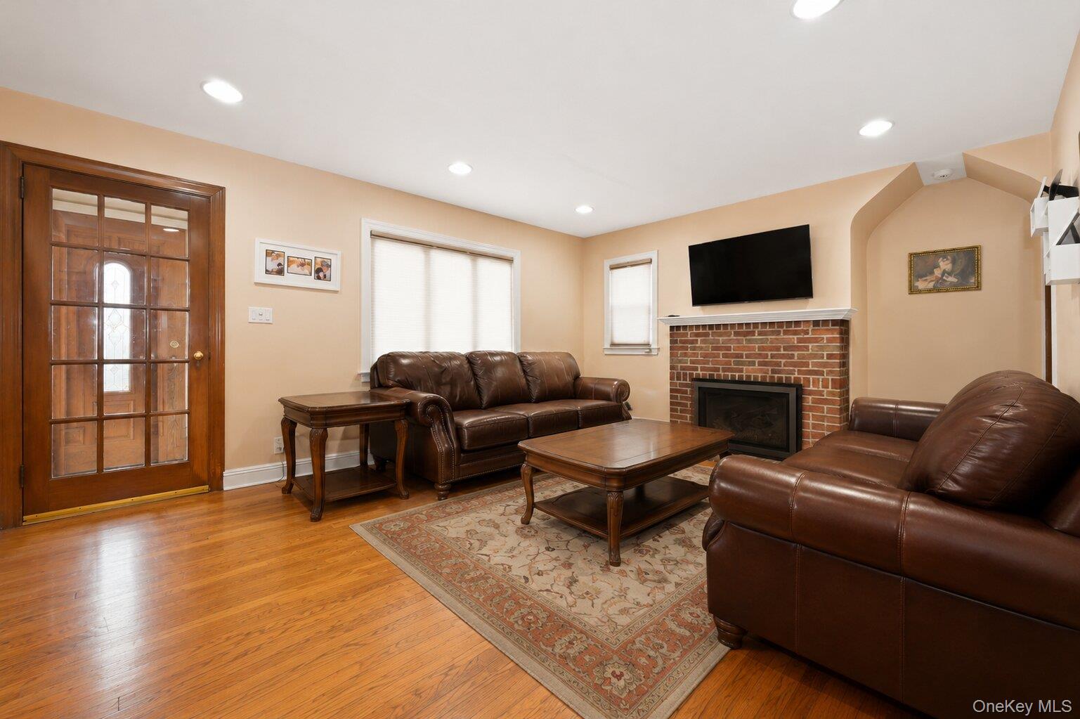 442 Langley Avenue Property Photo 3