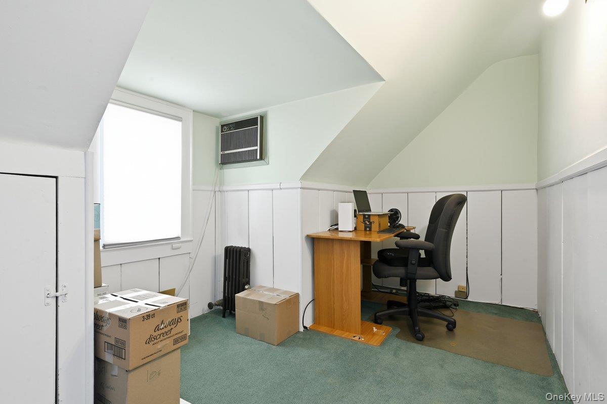442 Langley Avenue Property Photo 8