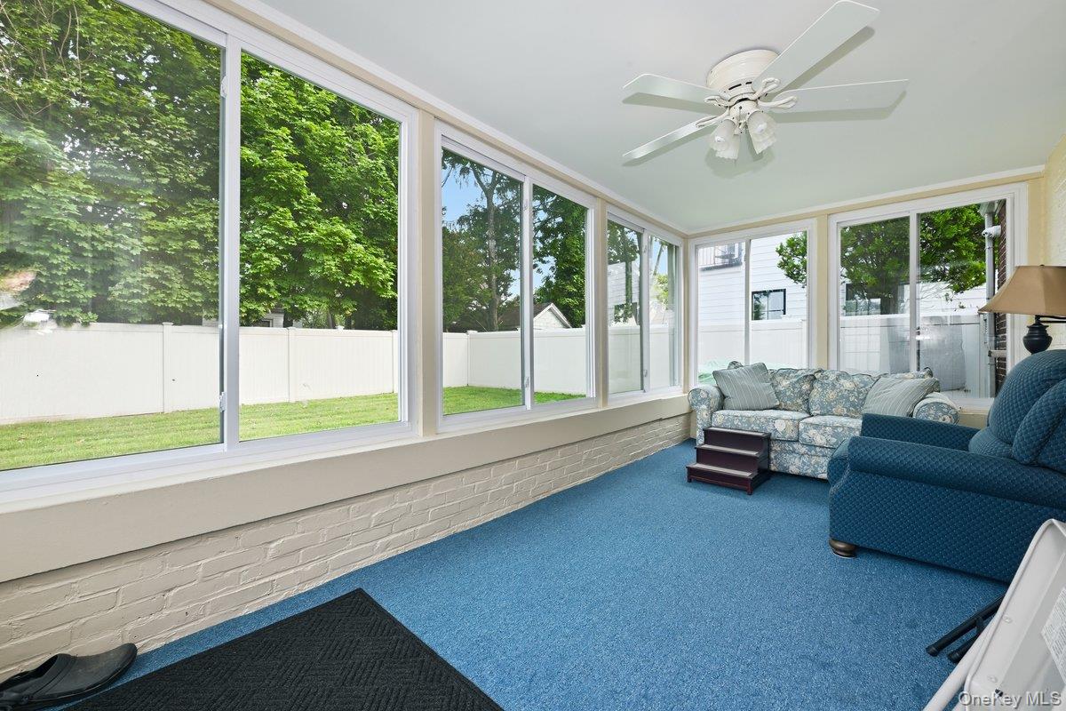 442 Langley Avenue Property Photo 12