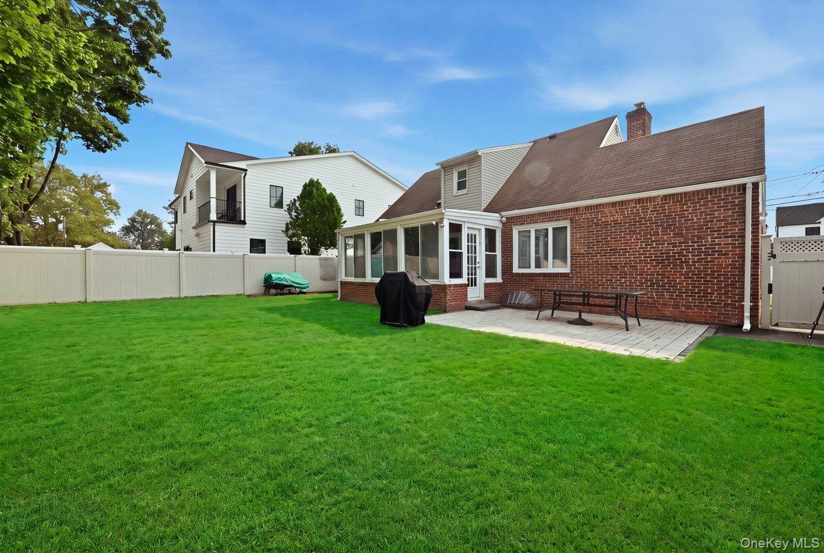 442 Langley Avenue Property Photo 13