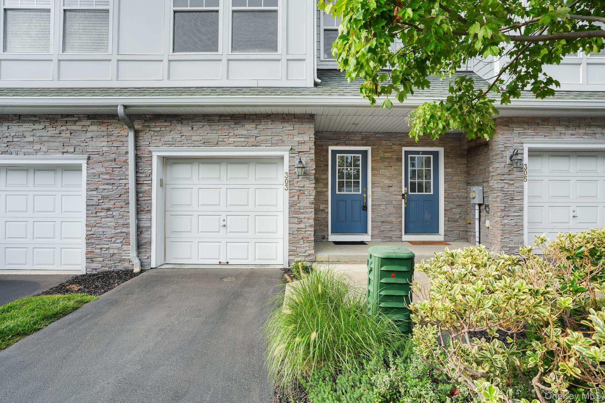303 Bridgeview Drive Property Photo 3