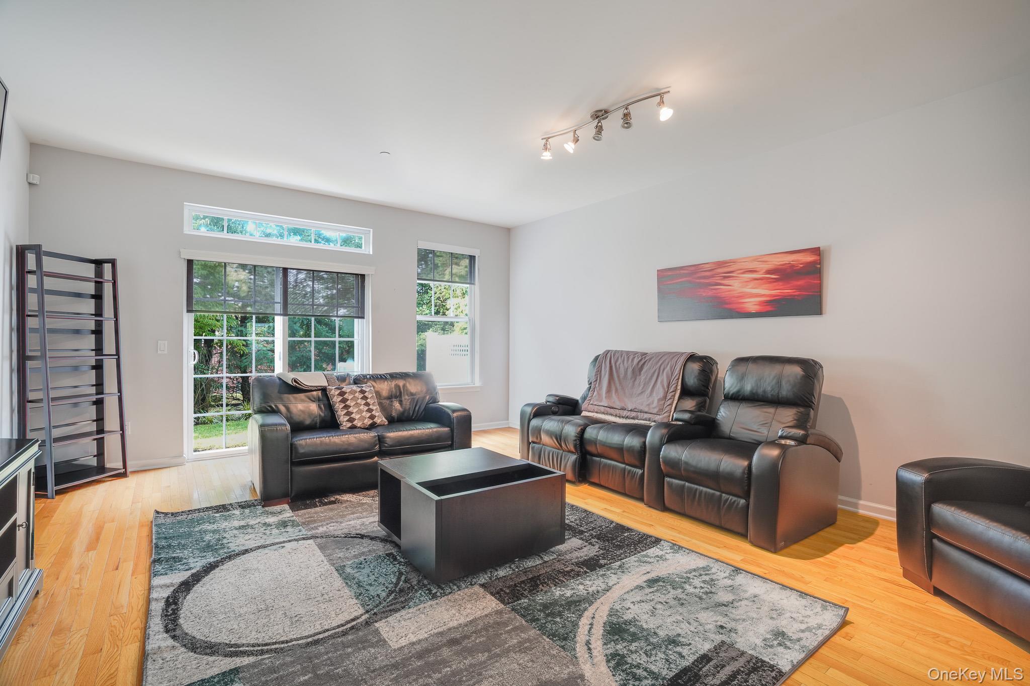 303 Bridgeview Drive Property Photo 17