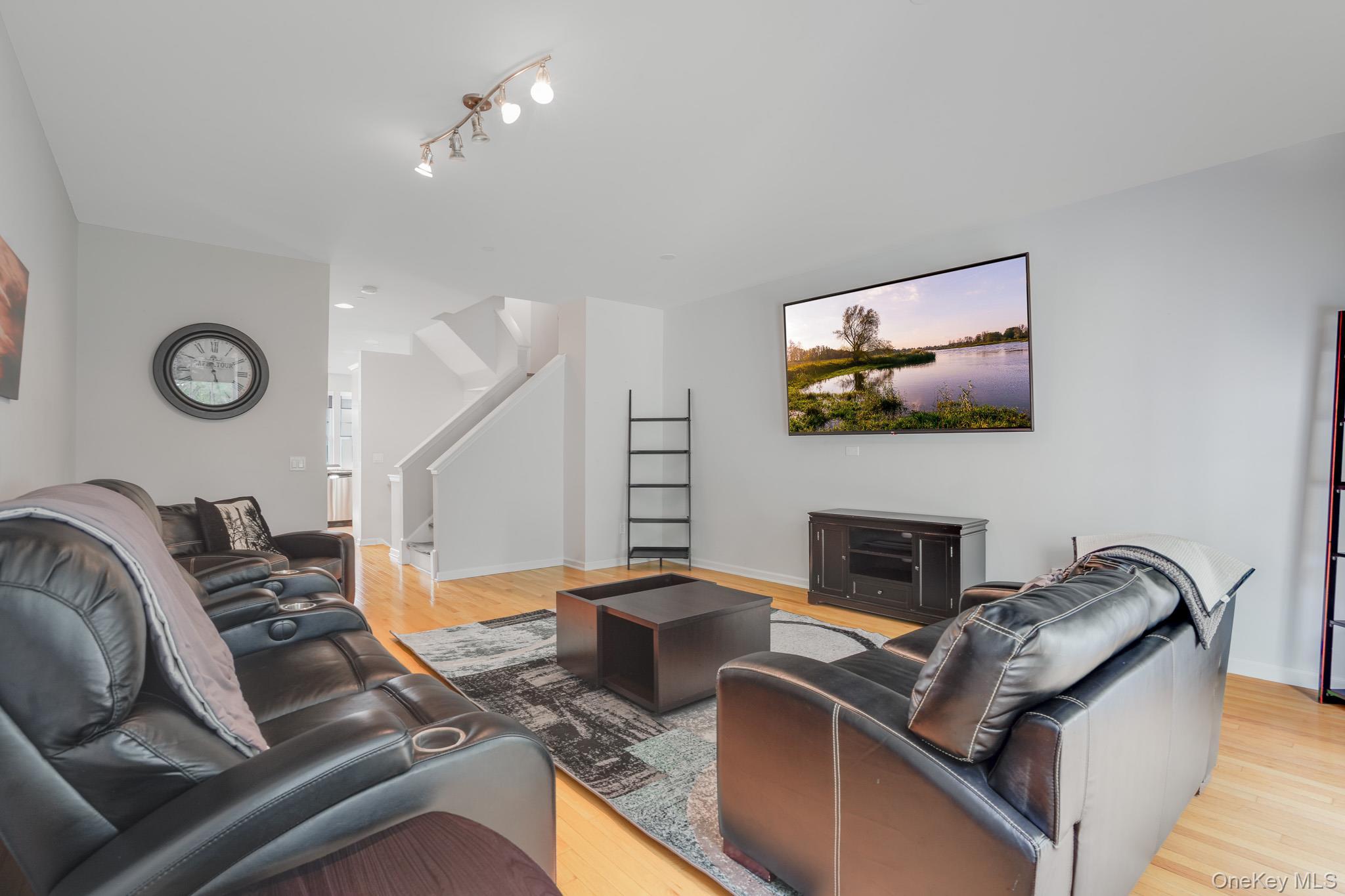 303 Bridgeview Drive Property Photo 18