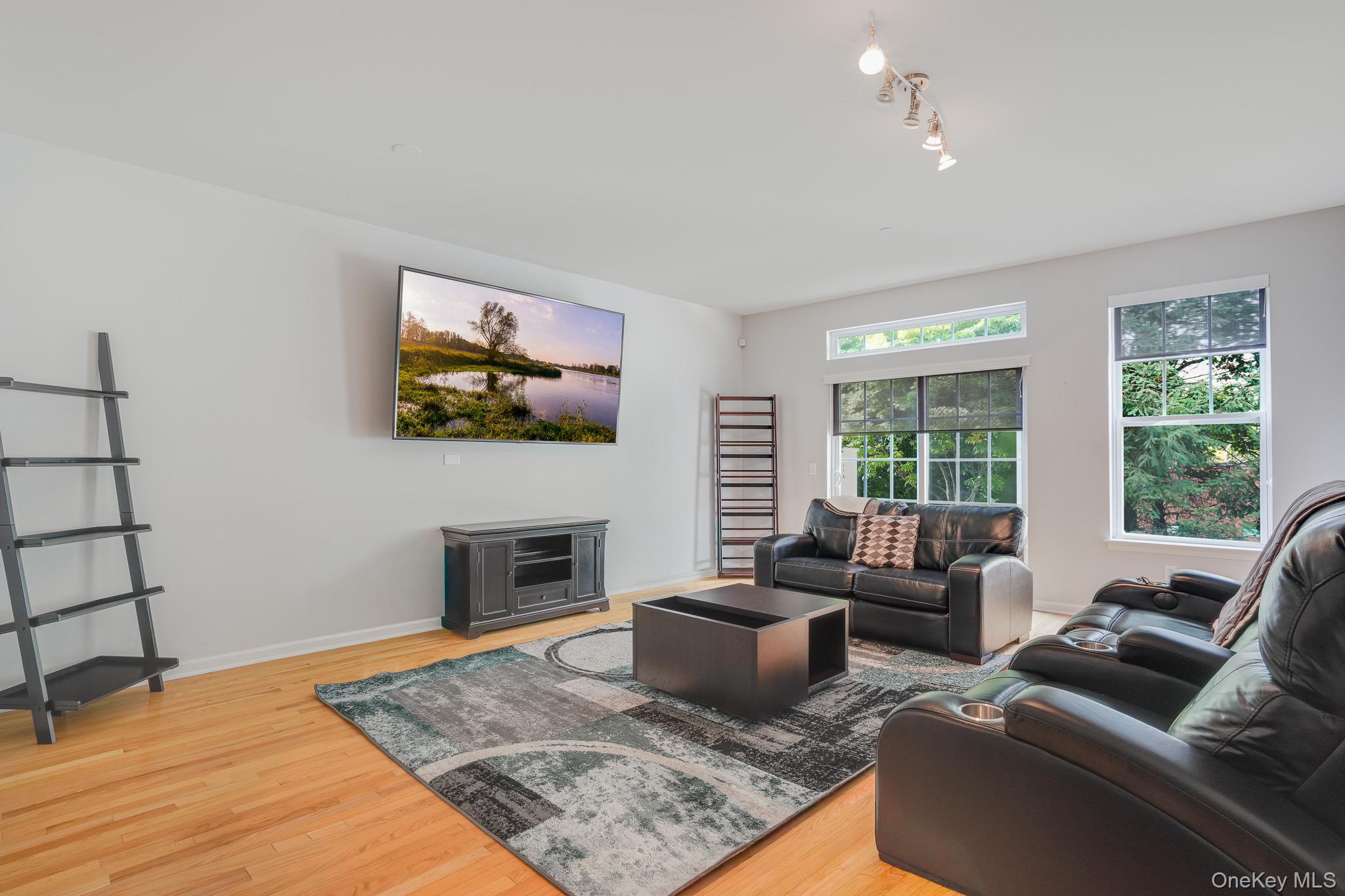 303 Bridgeview Drive Property Photo 19