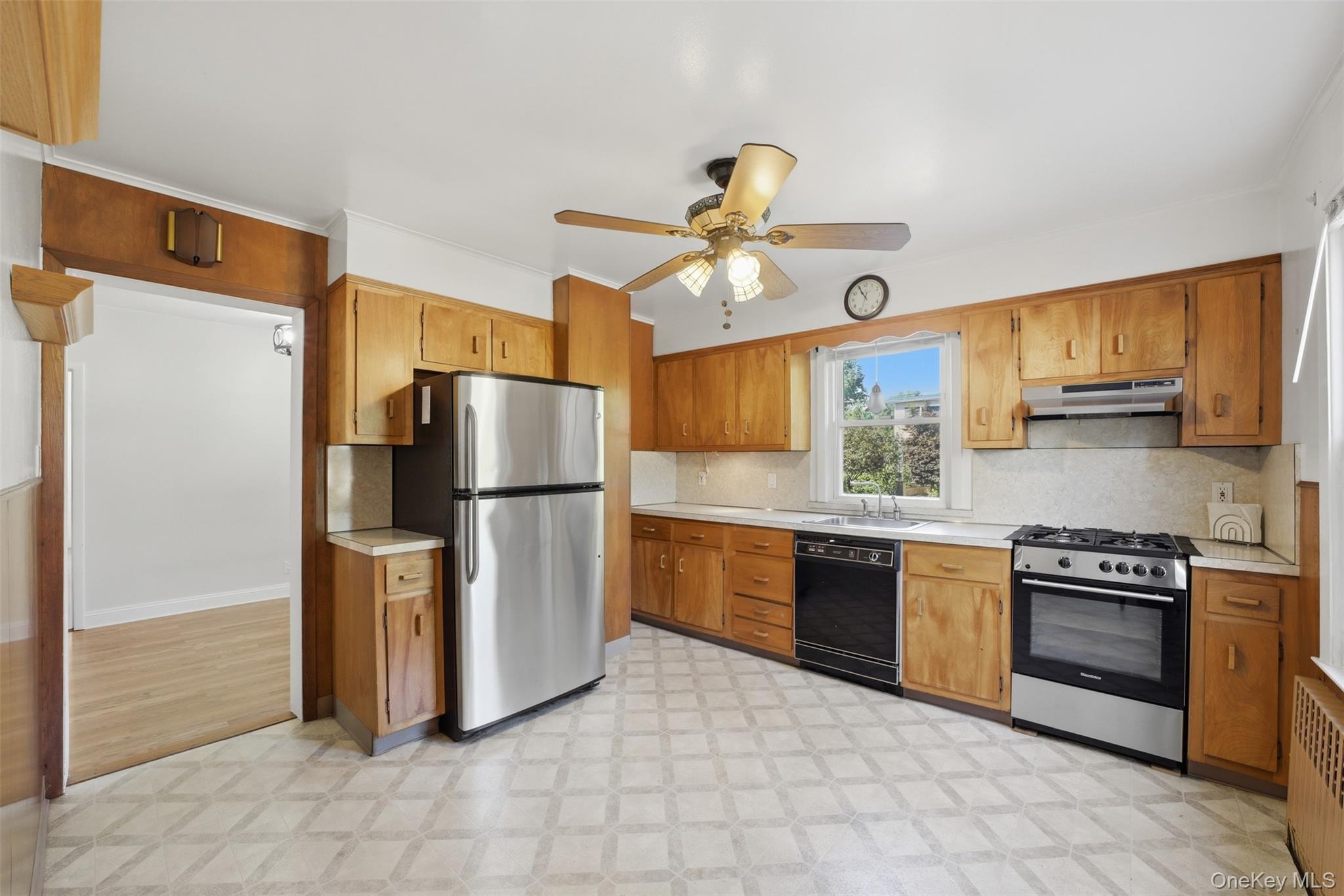 315 Sickles Avenue Property Photo 16