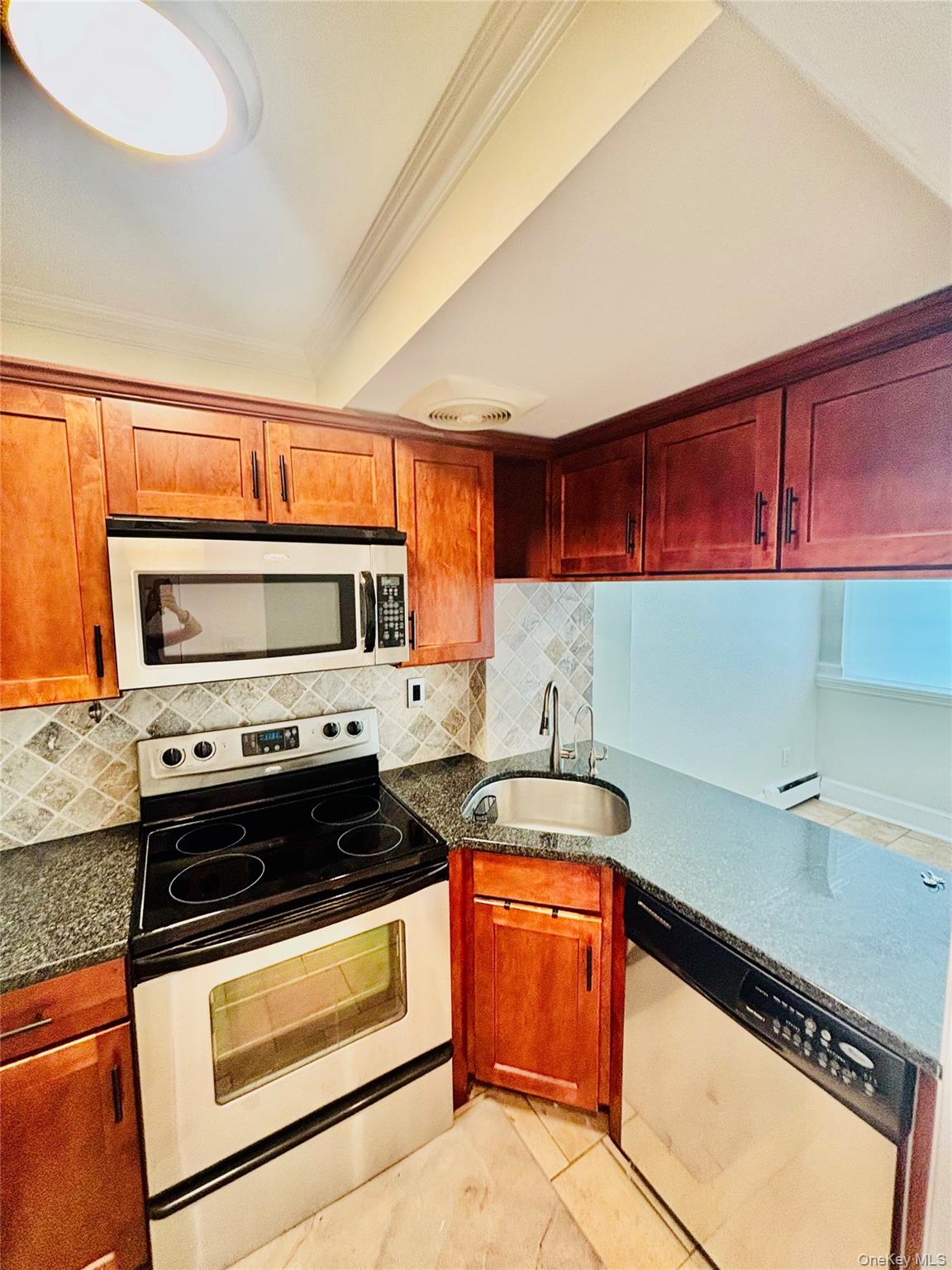 10 Westview Avenue D Property Photo 9