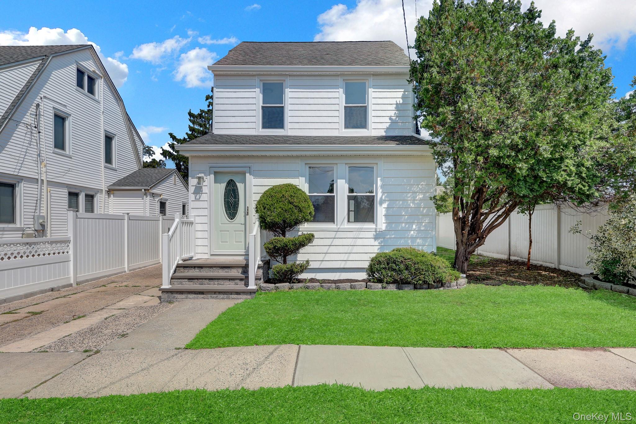 15 Stratford Avenue Property Photo 1