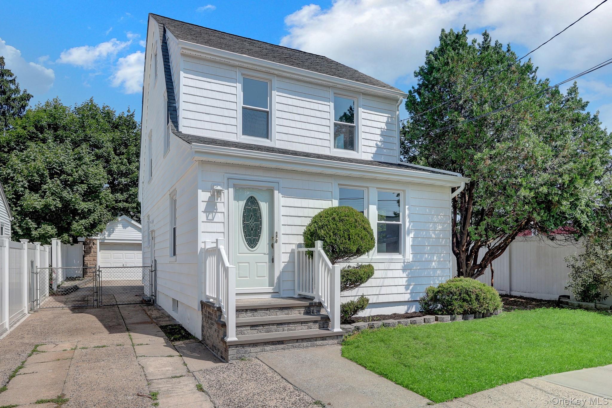 15 Stratford Avenue Property Photo 2