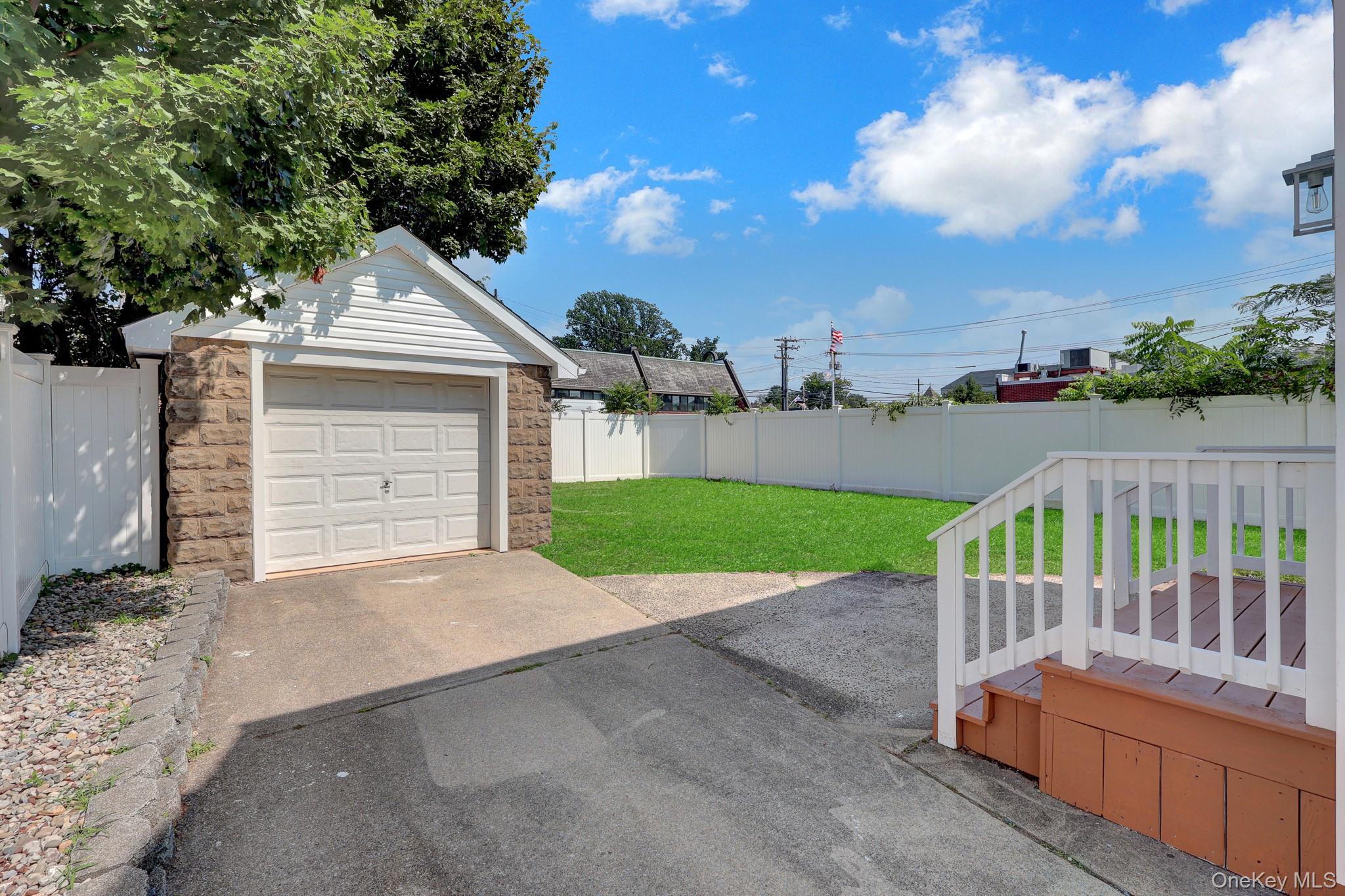 15 Stratford Avenue Property Photo 26