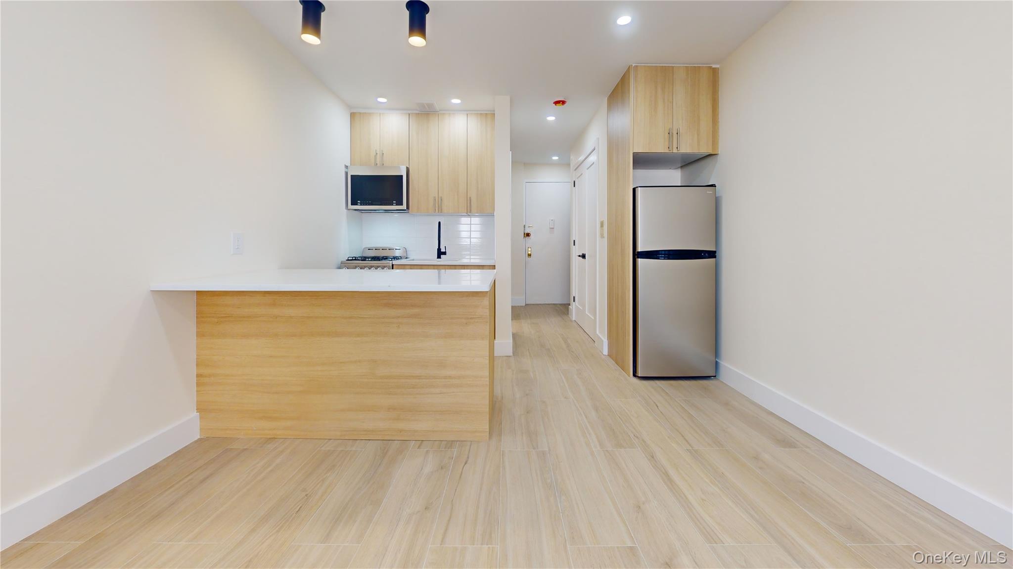 63-52 Saunders Street 2b Property Photo 4