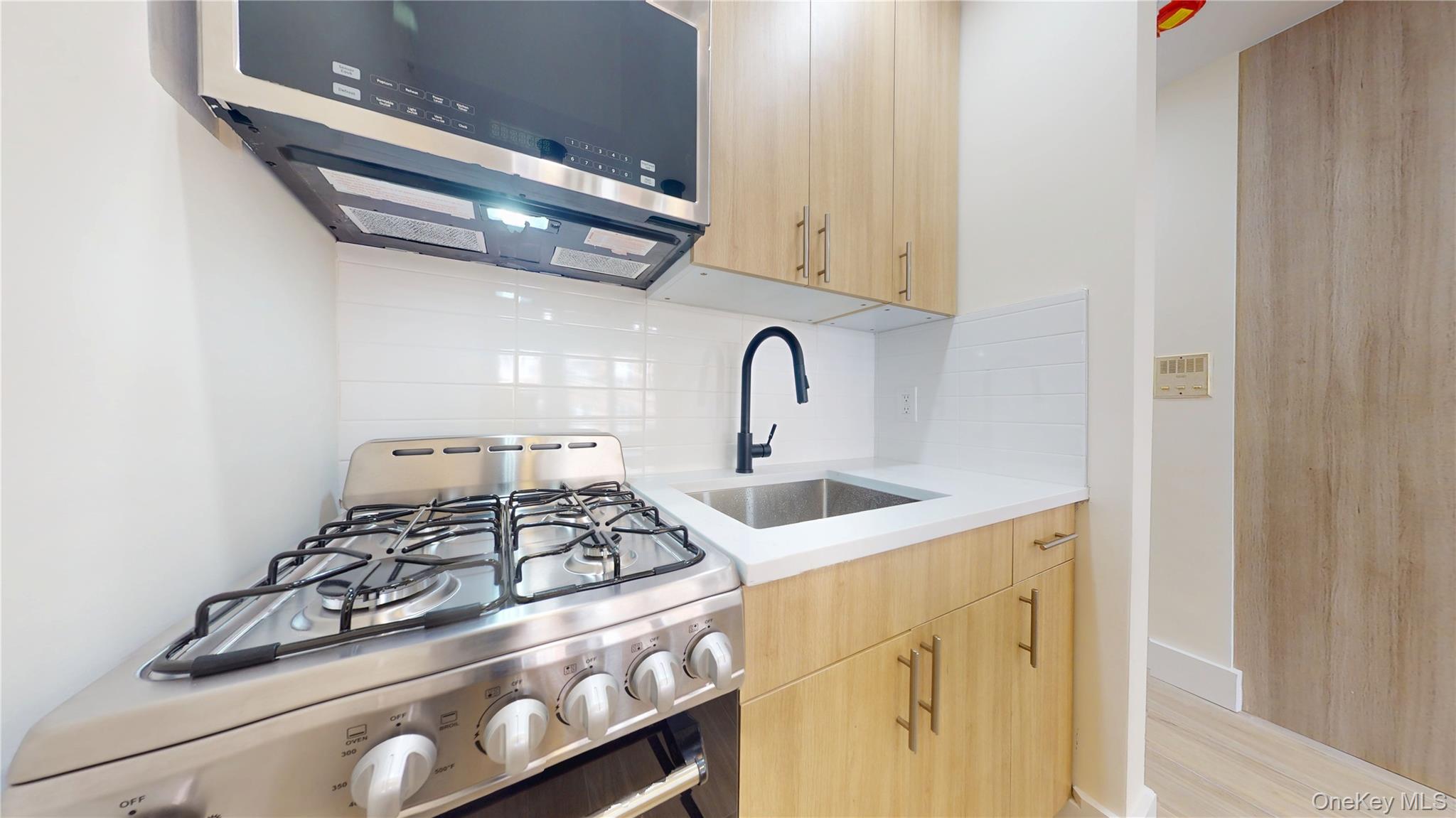 63-52 Saunders Street 2b Property Photo 7