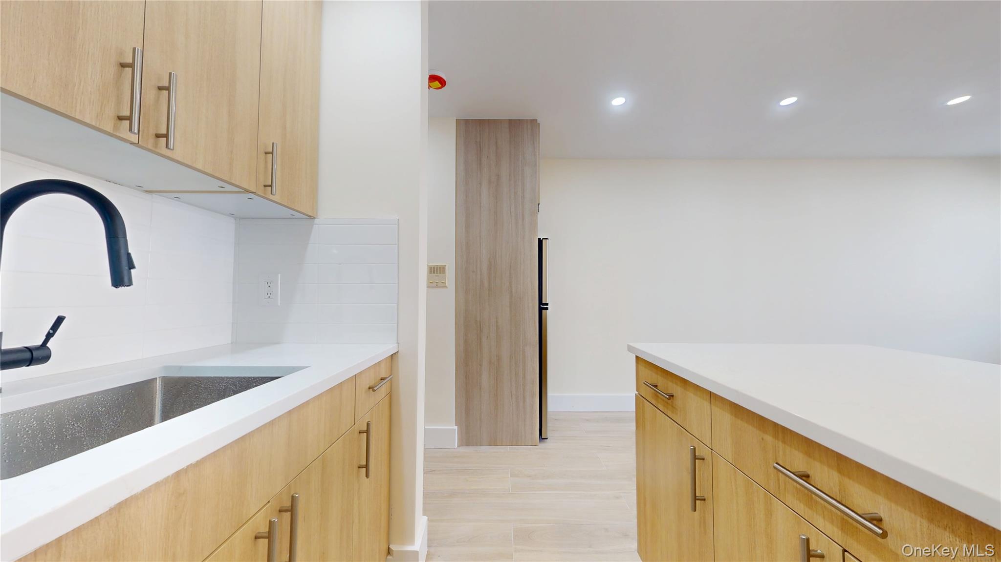 63-52 Saunders Street 2b Property Photo 8