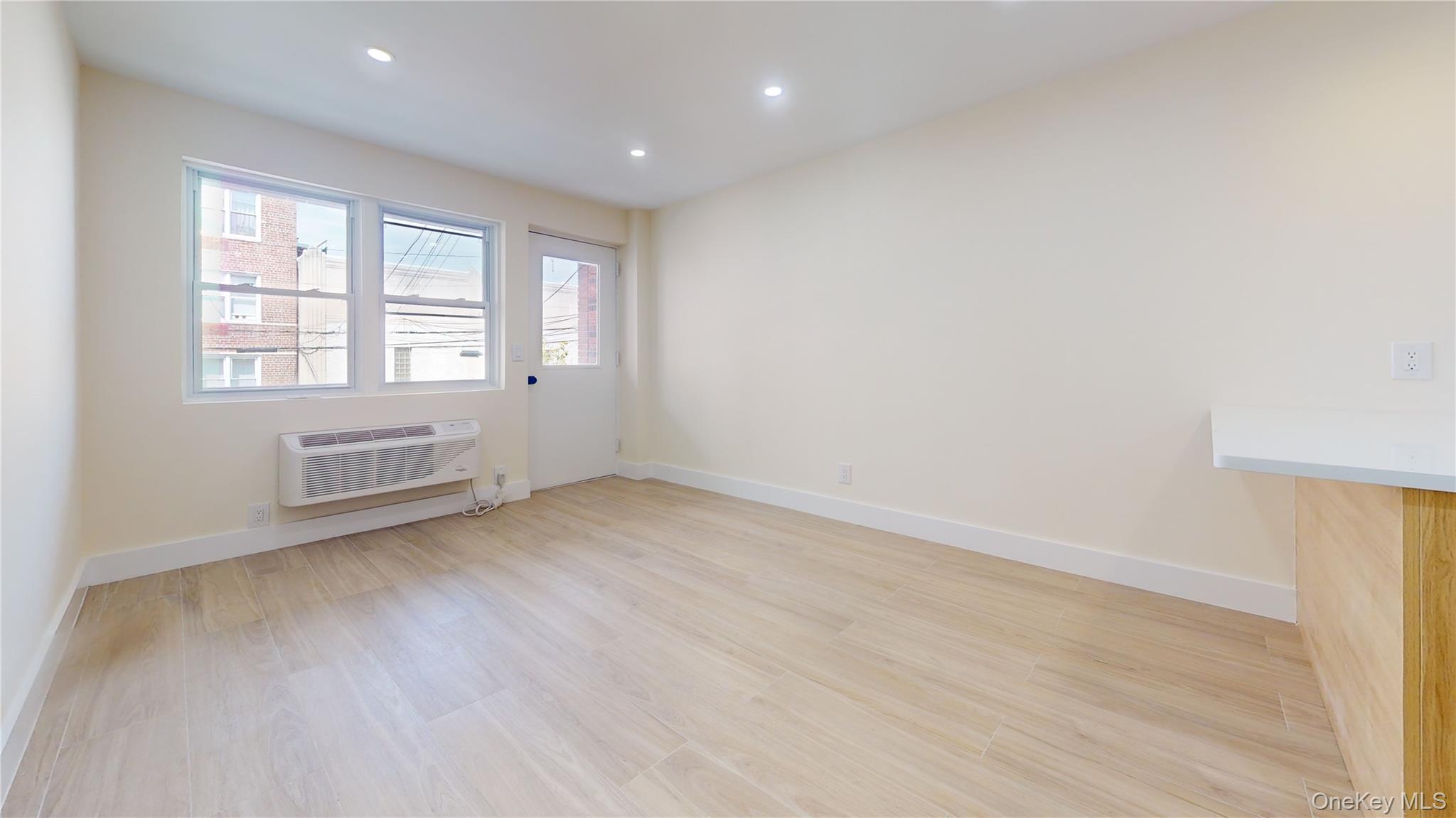 63-52 Saunders Street 2b Property Photo 9