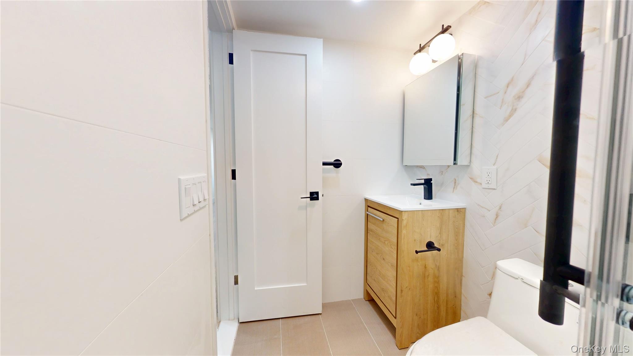 63-52 Saunders Street 2b Property Photo 15