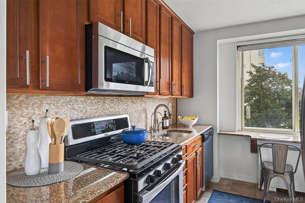 3333 Henry Hudson Parkway 4m Property Photo 8