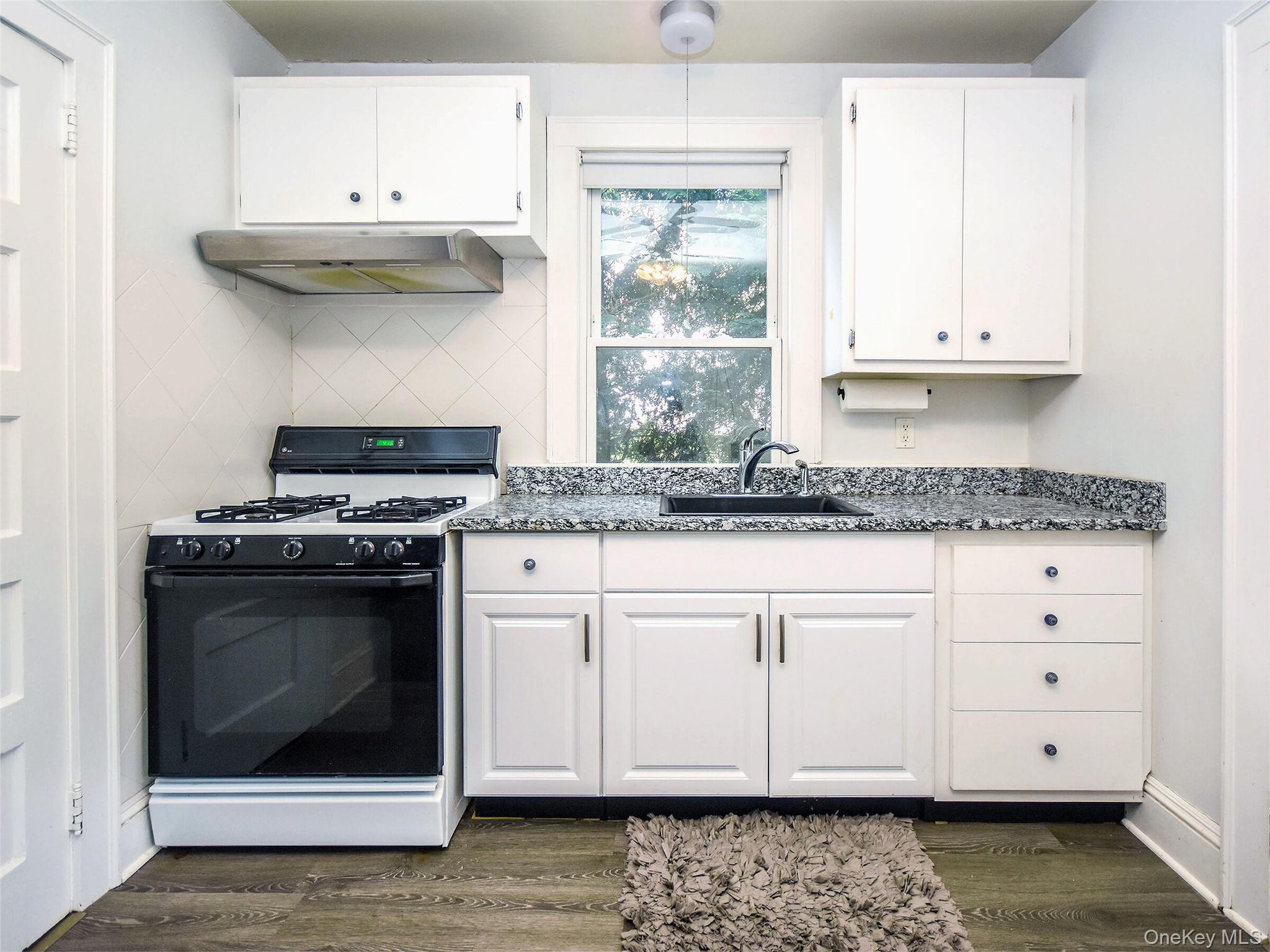 67 Glenlawn Avenue Cottage Property Photo 18