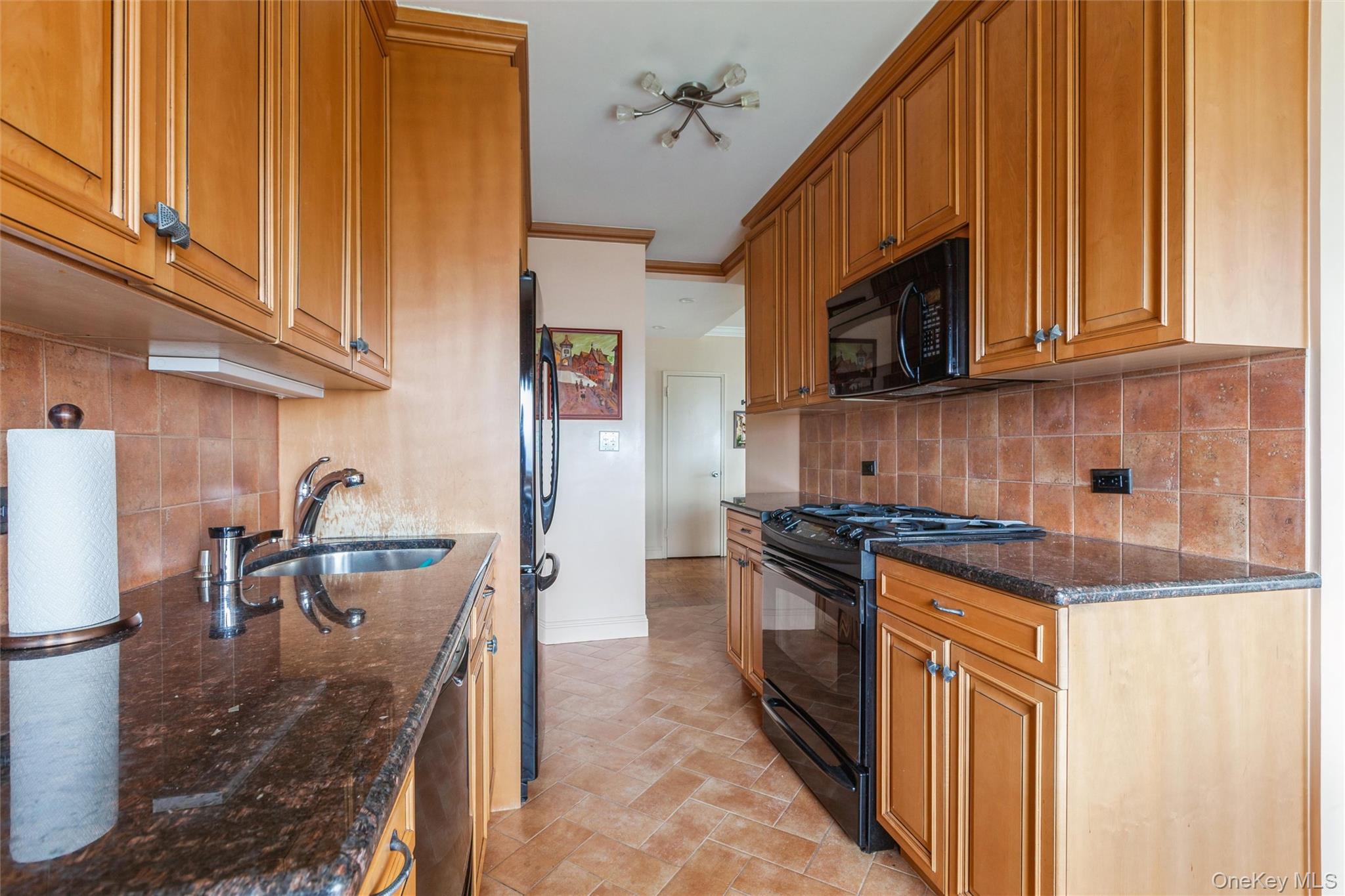 27010 Grand Central Parkway 32e Property Photo 9