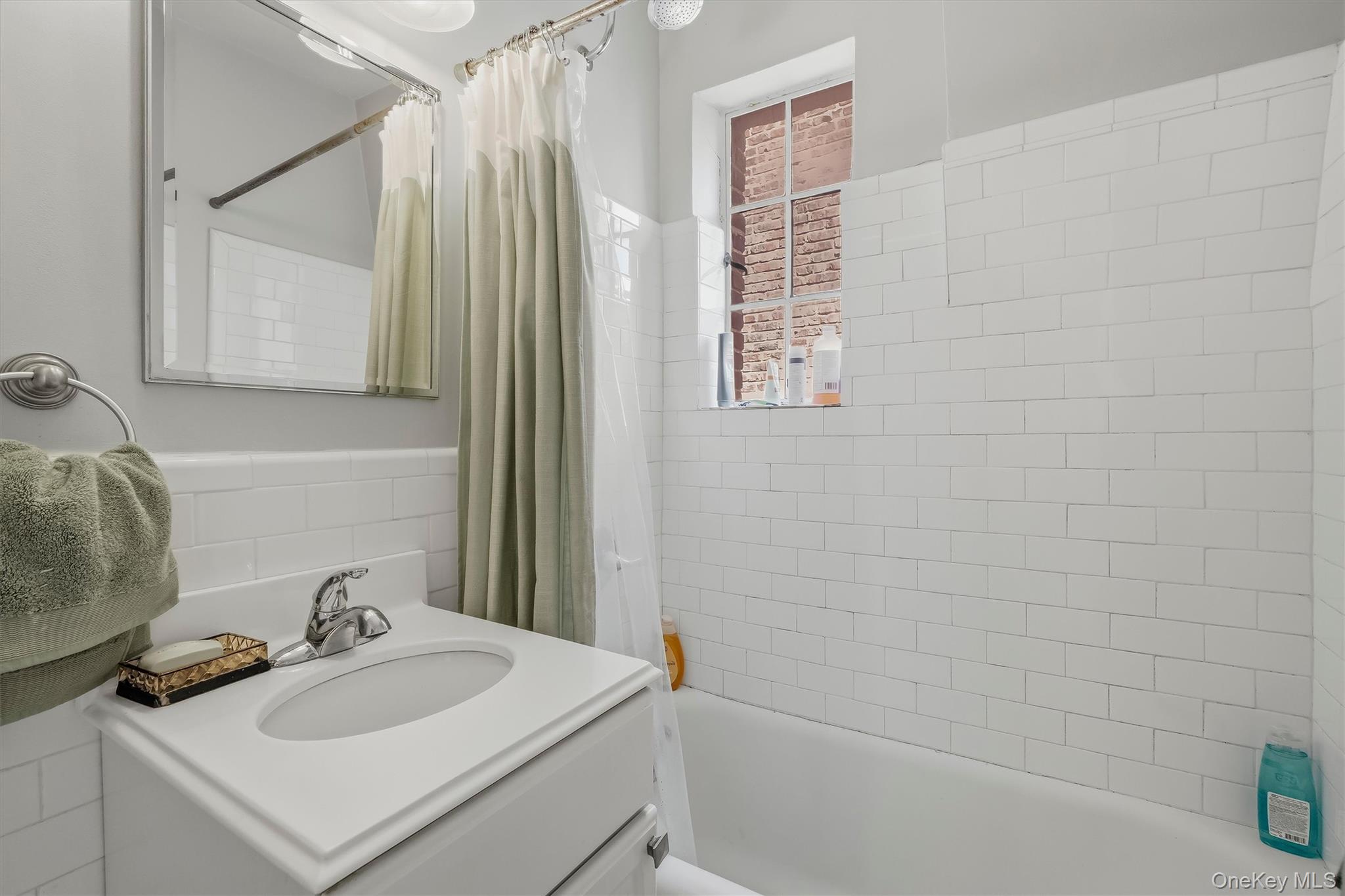 20 N Broadway A304 Property Photo 25