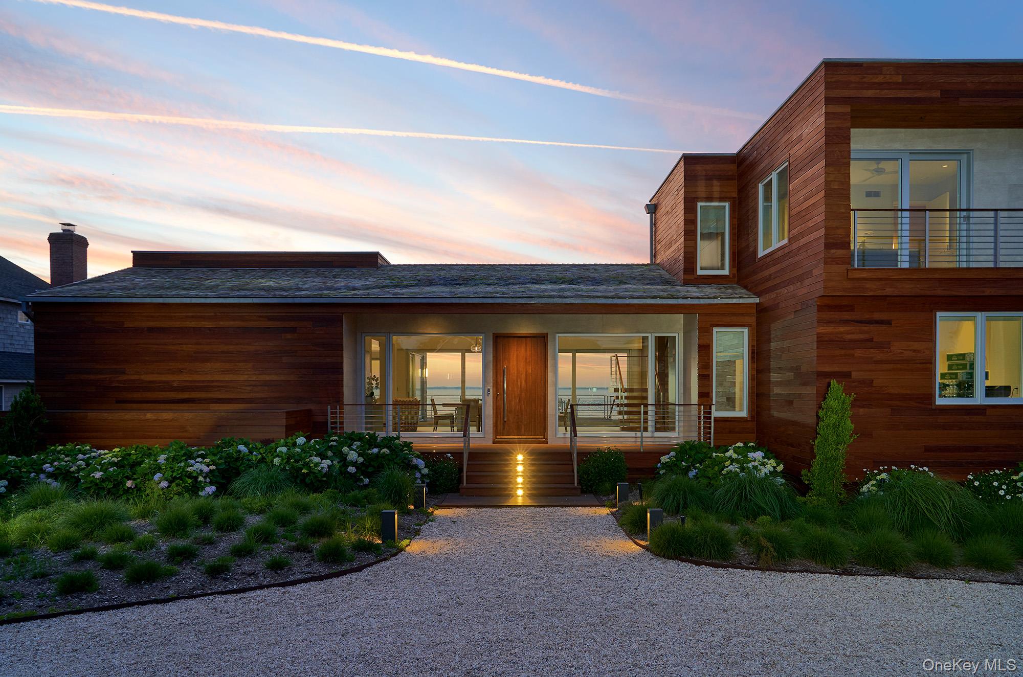 14 Peconic Crescent Property Photo 1