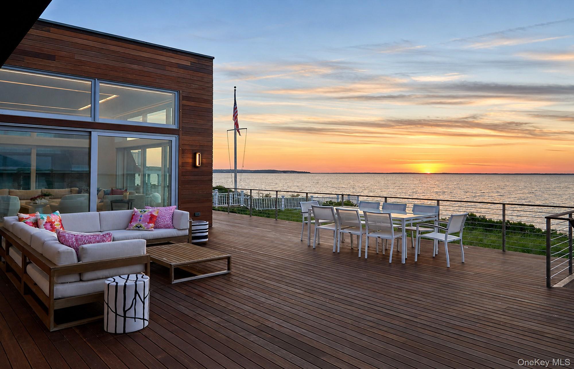 14 Peconic Crescent Property Photo 5