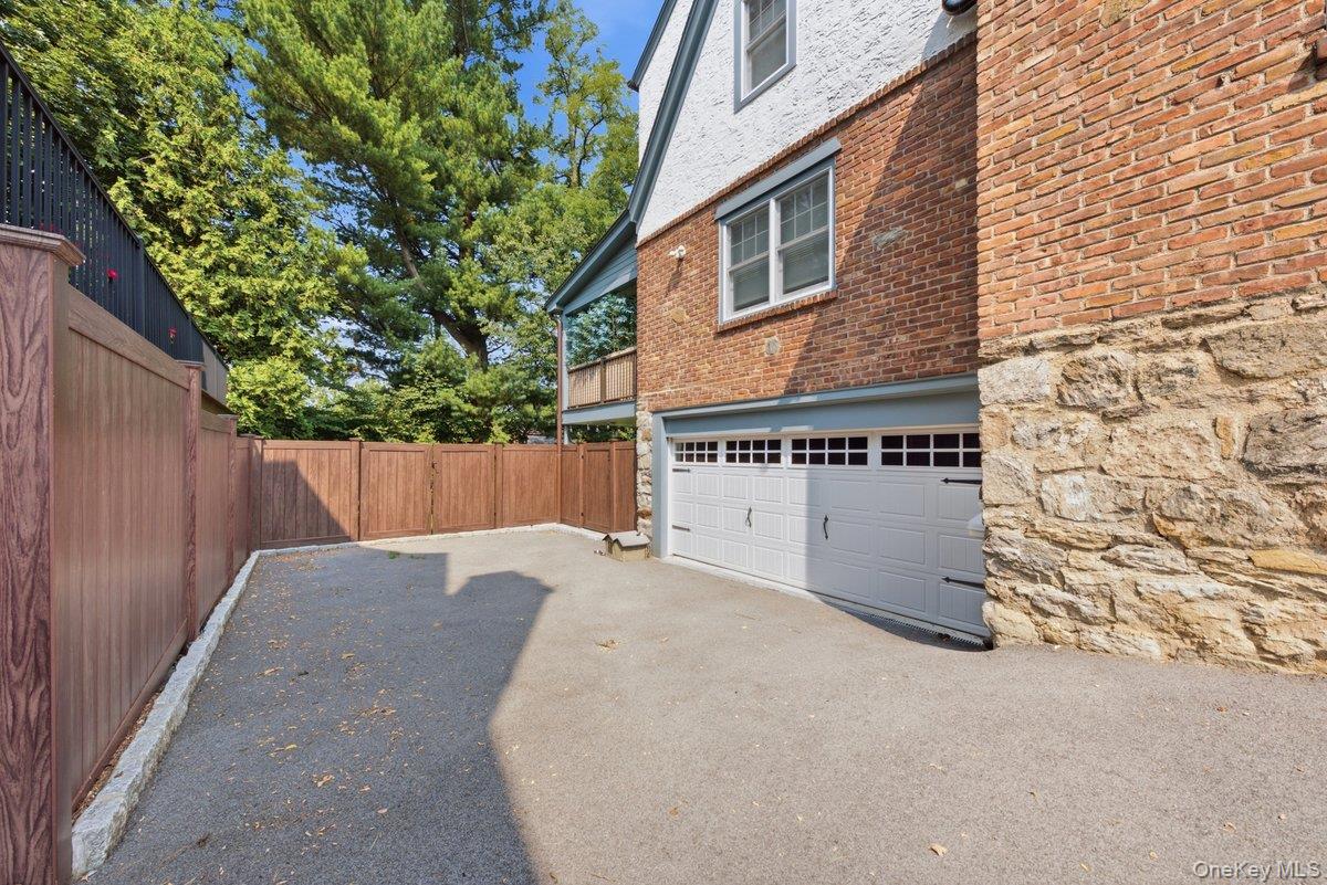 277 Devoe Avenue Property Photo 4