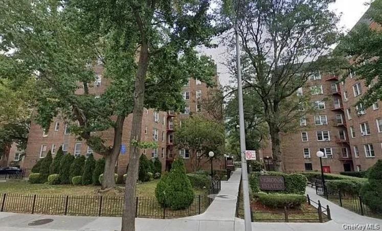 65-35 Yellowstone Boulevard 5E Property Photo 1
