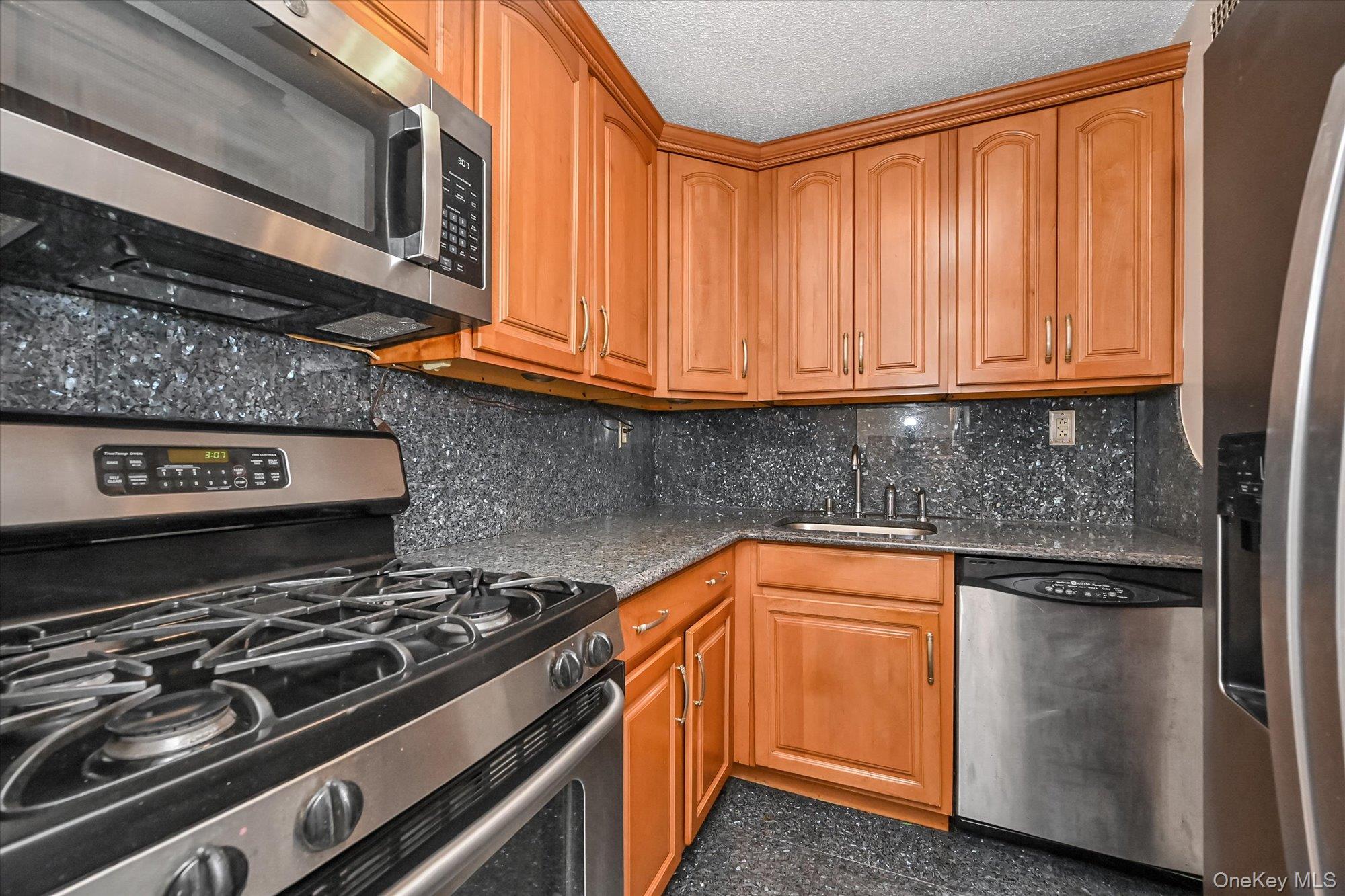 150-38 Union Turnpike 6f Property Photo 6