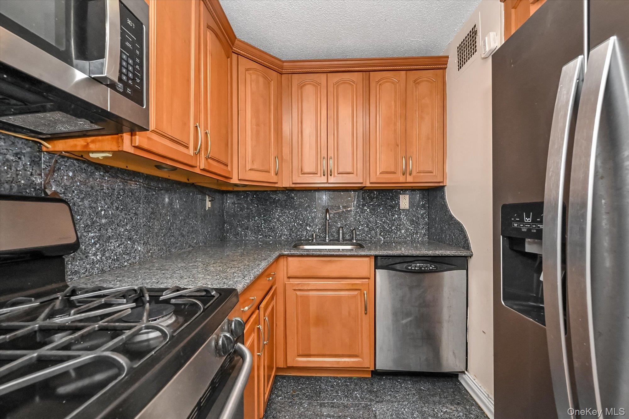 150-38 Union Turnpike 6f Property Photo 7