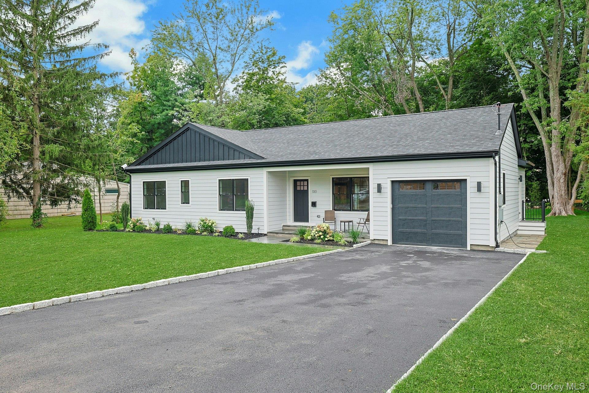 100 Hazelton Circle Property Photo 1