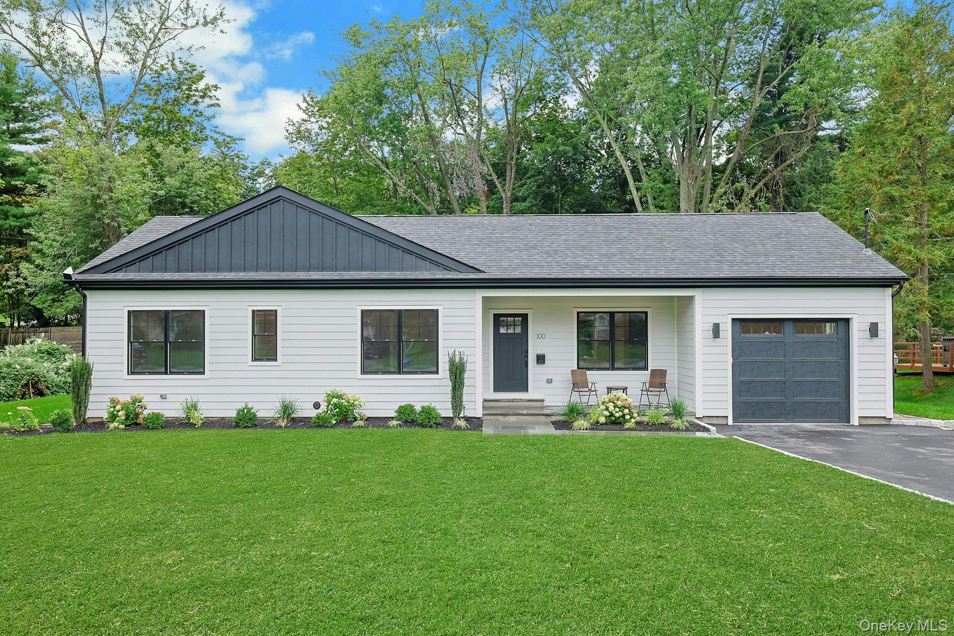 100 Hazelton Circle Property Photo 2