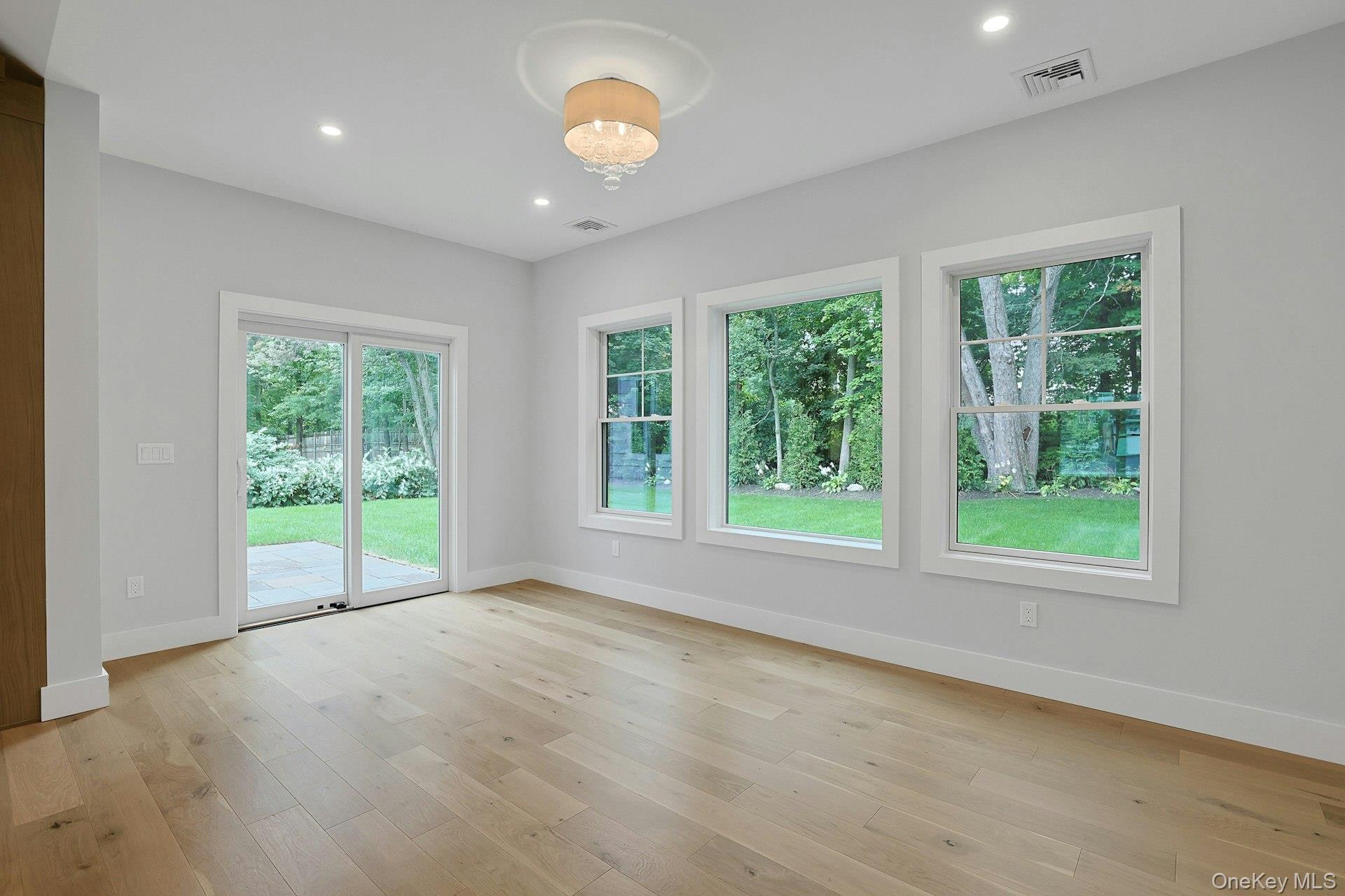 100 Hazelton Circle Property Photo 8