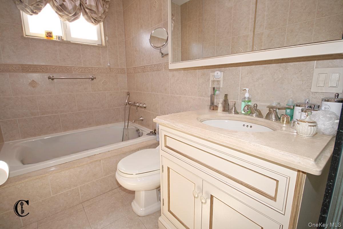 2026 E 74 Street Property Photo 34