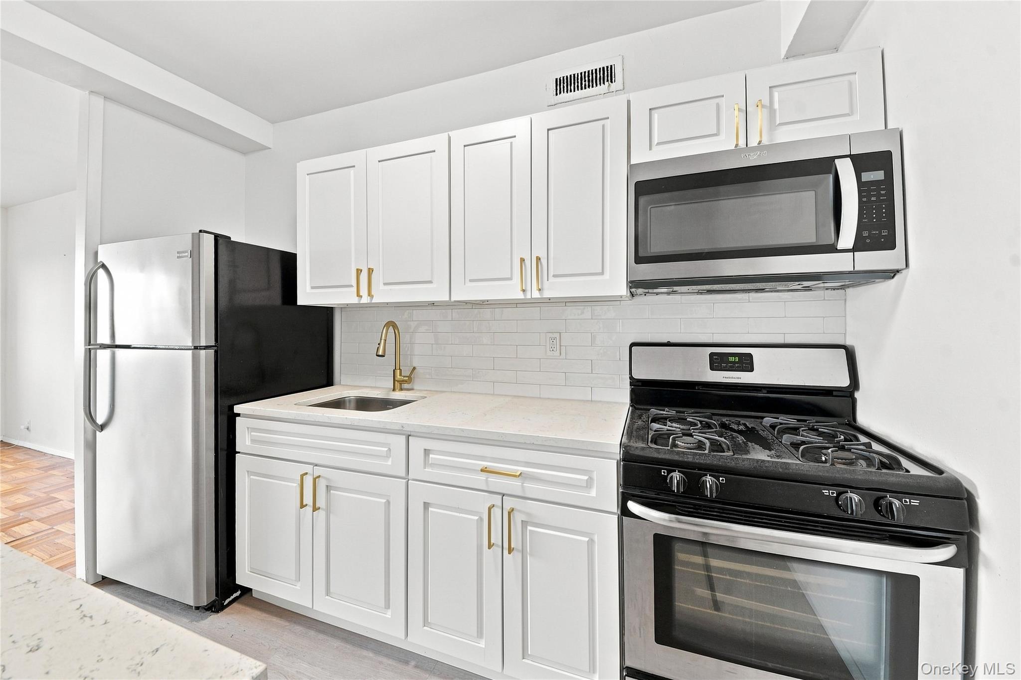 8 Fordham Hill Oval 16d Property Photo 6