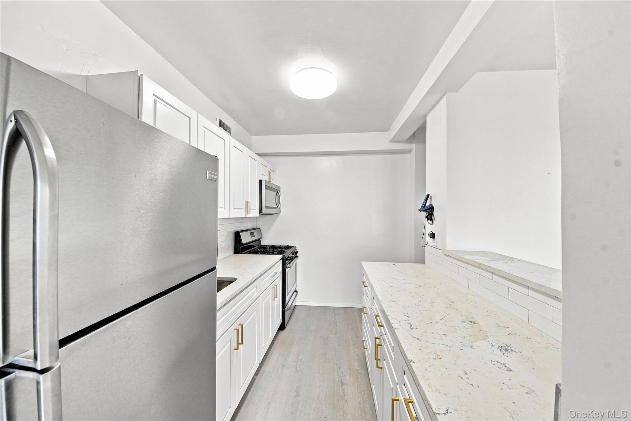 8 Fordham Hill Oval 16d Property Photo 9