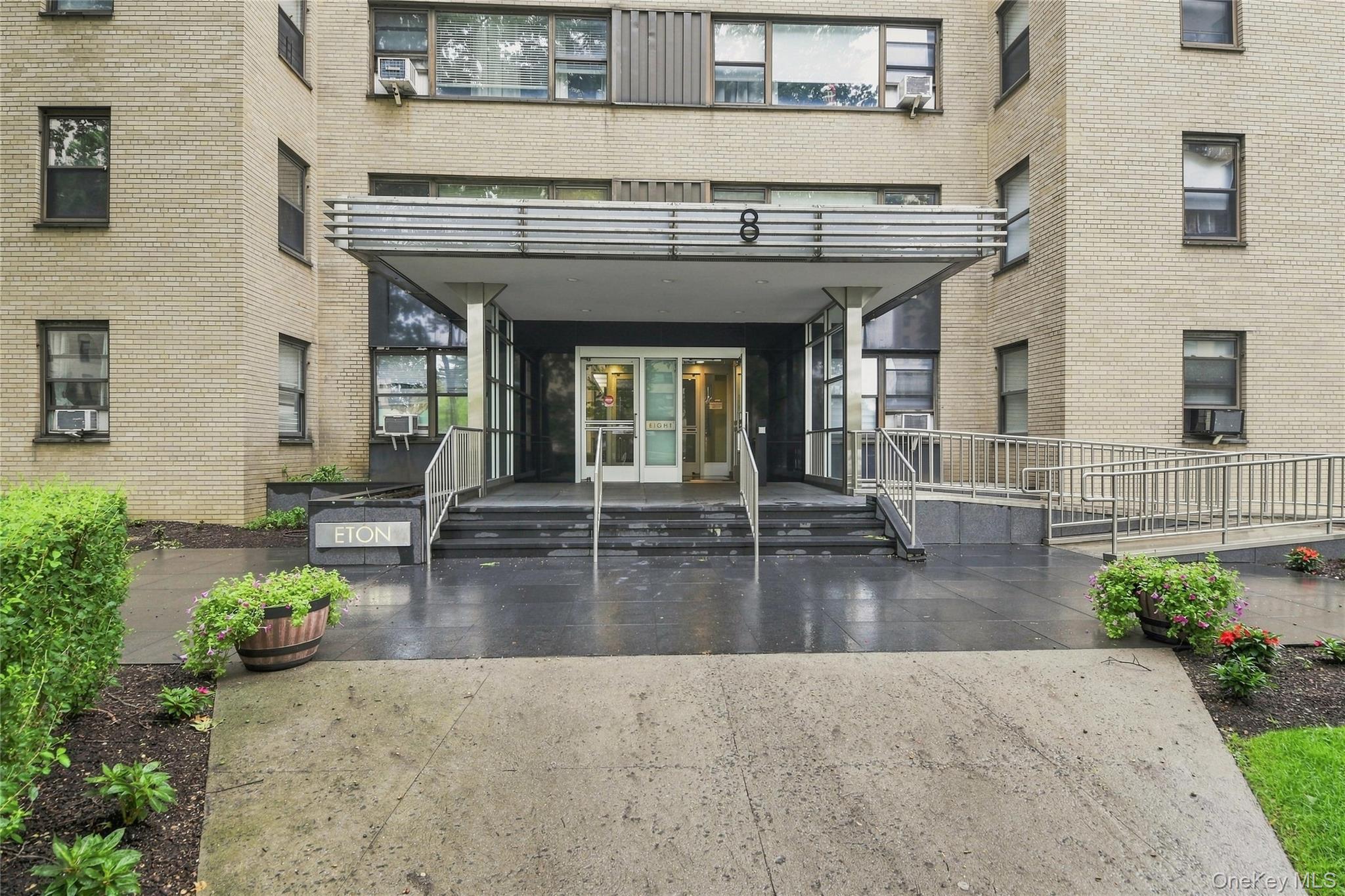 8 Fordham Hill Oval 16d Property Photo 15