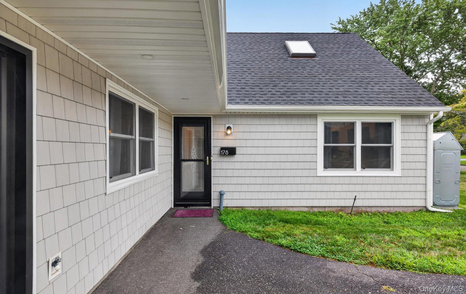 178 Montrose Drive Property Photo 2