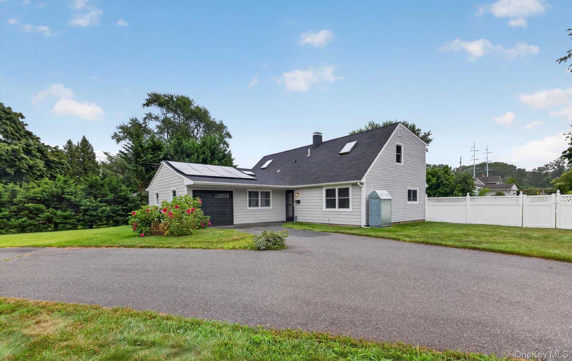 178 Montrose Drive Property Photo 3