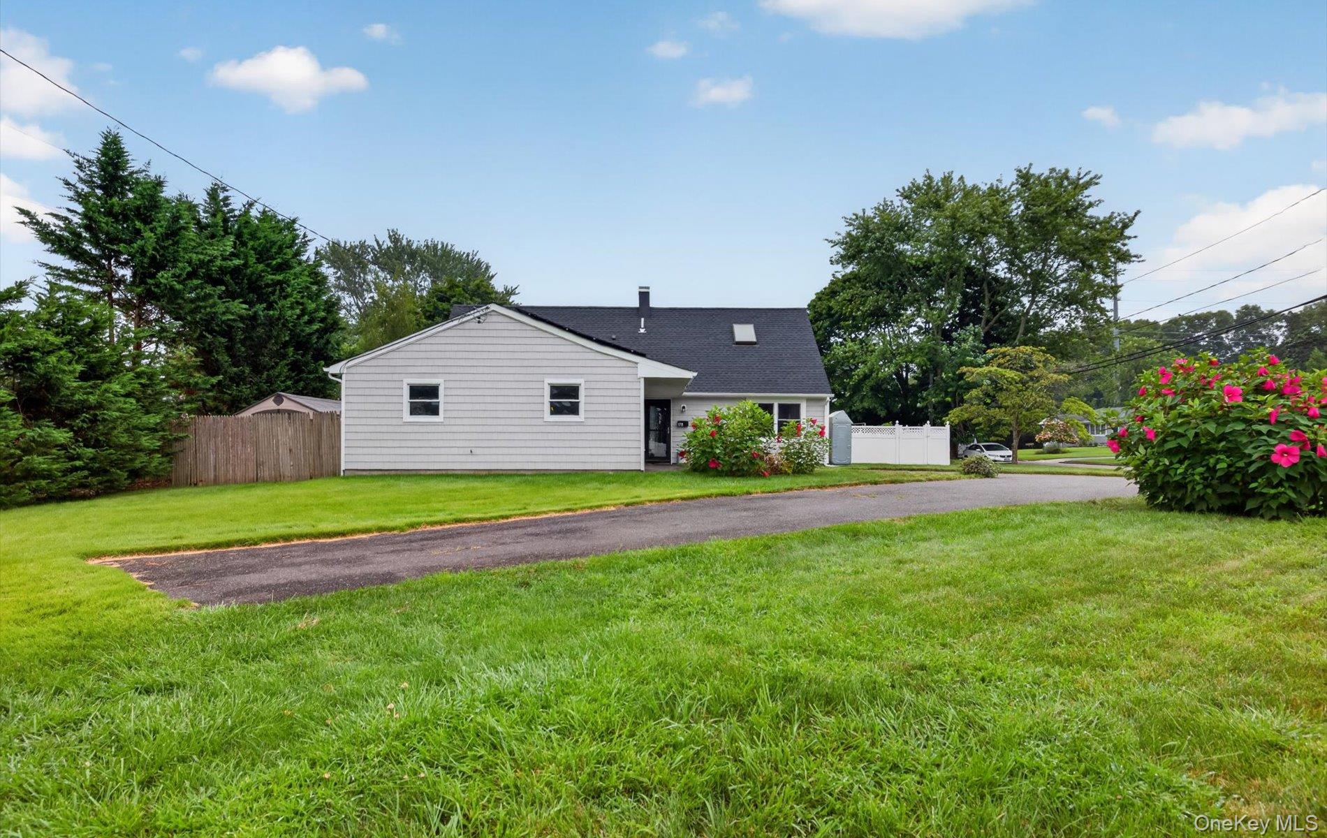 178 Montrose Drive Property Photo 4