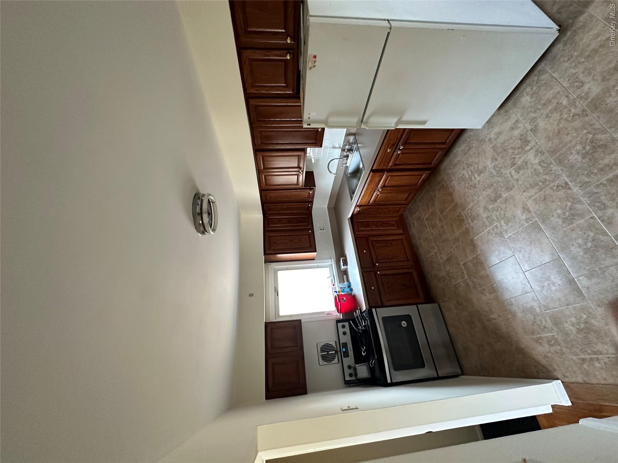 137 Nassau Boulevard Property Photo 4