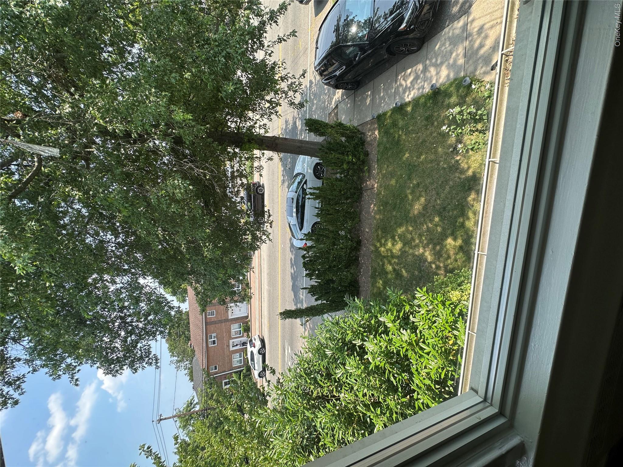 137 Nassau Boulevard Property Photo 11