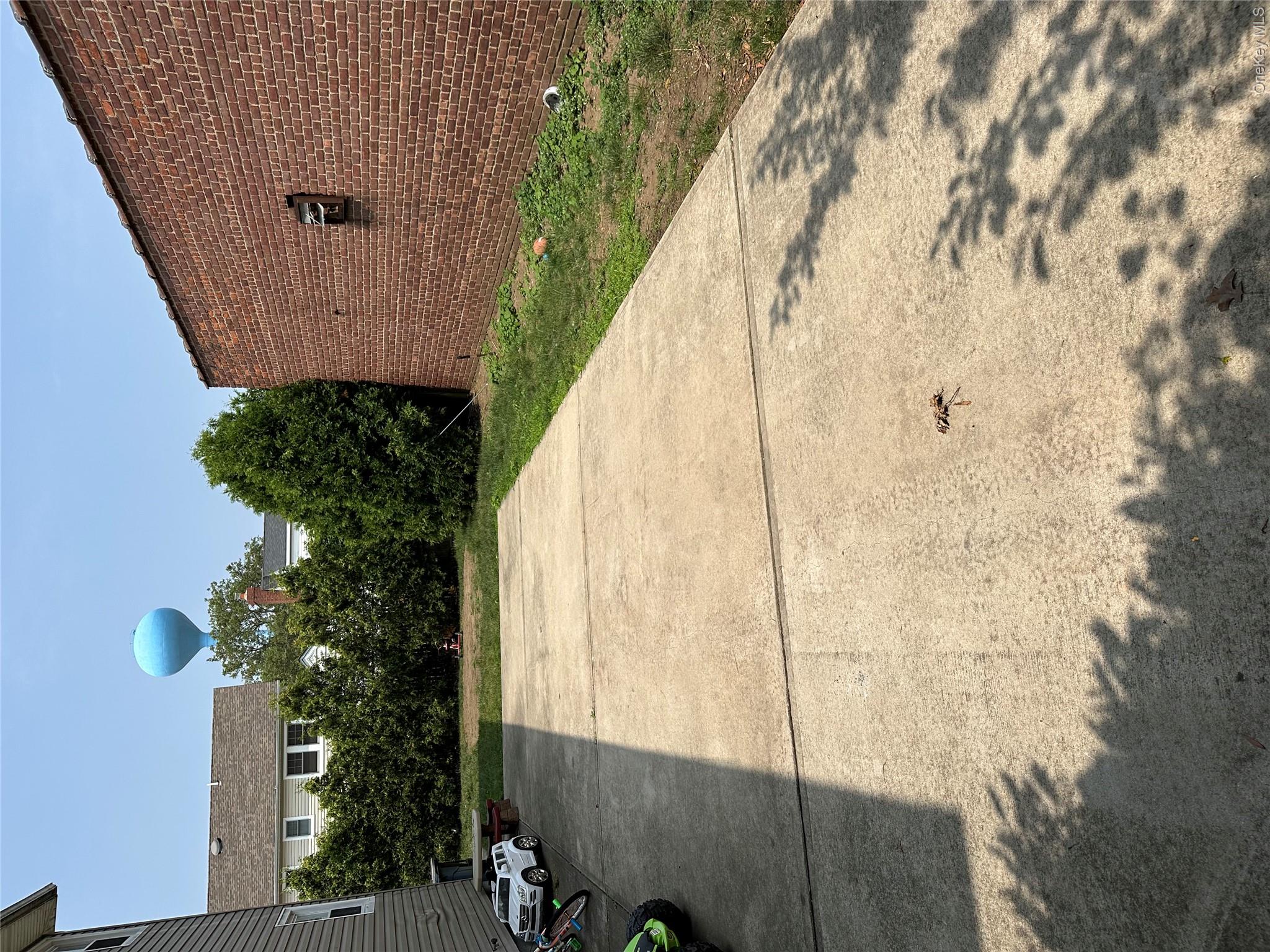 137 Nassau Boulevard Property Photo 14