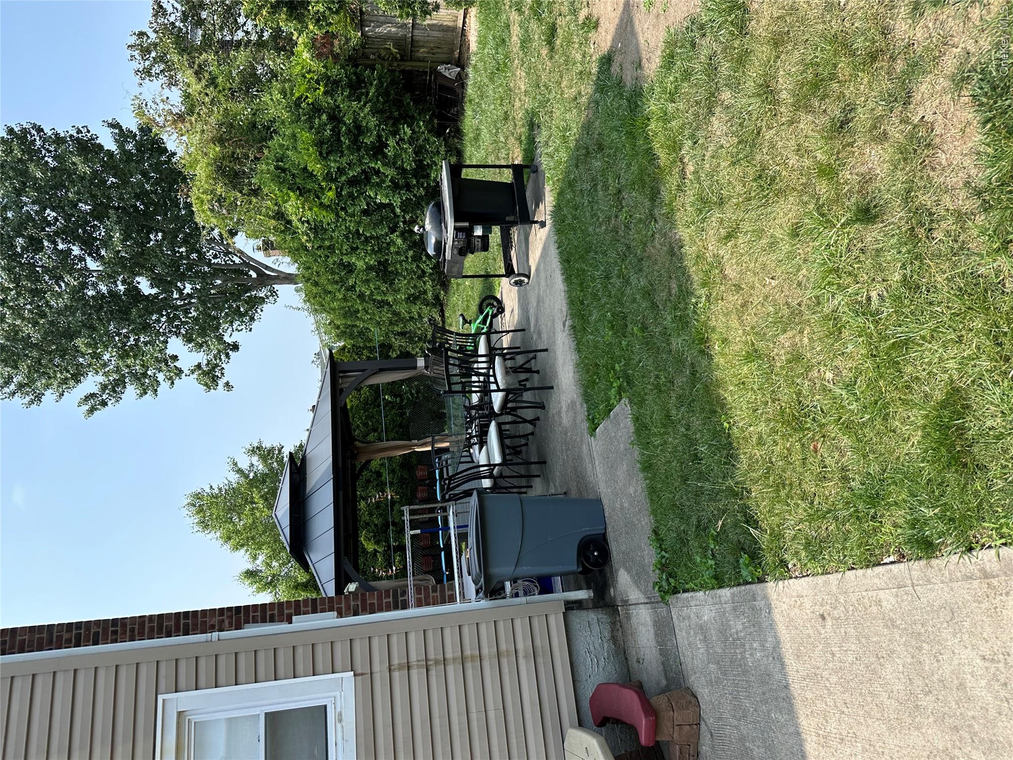 137 Nassau Boulevard Property Photo 15