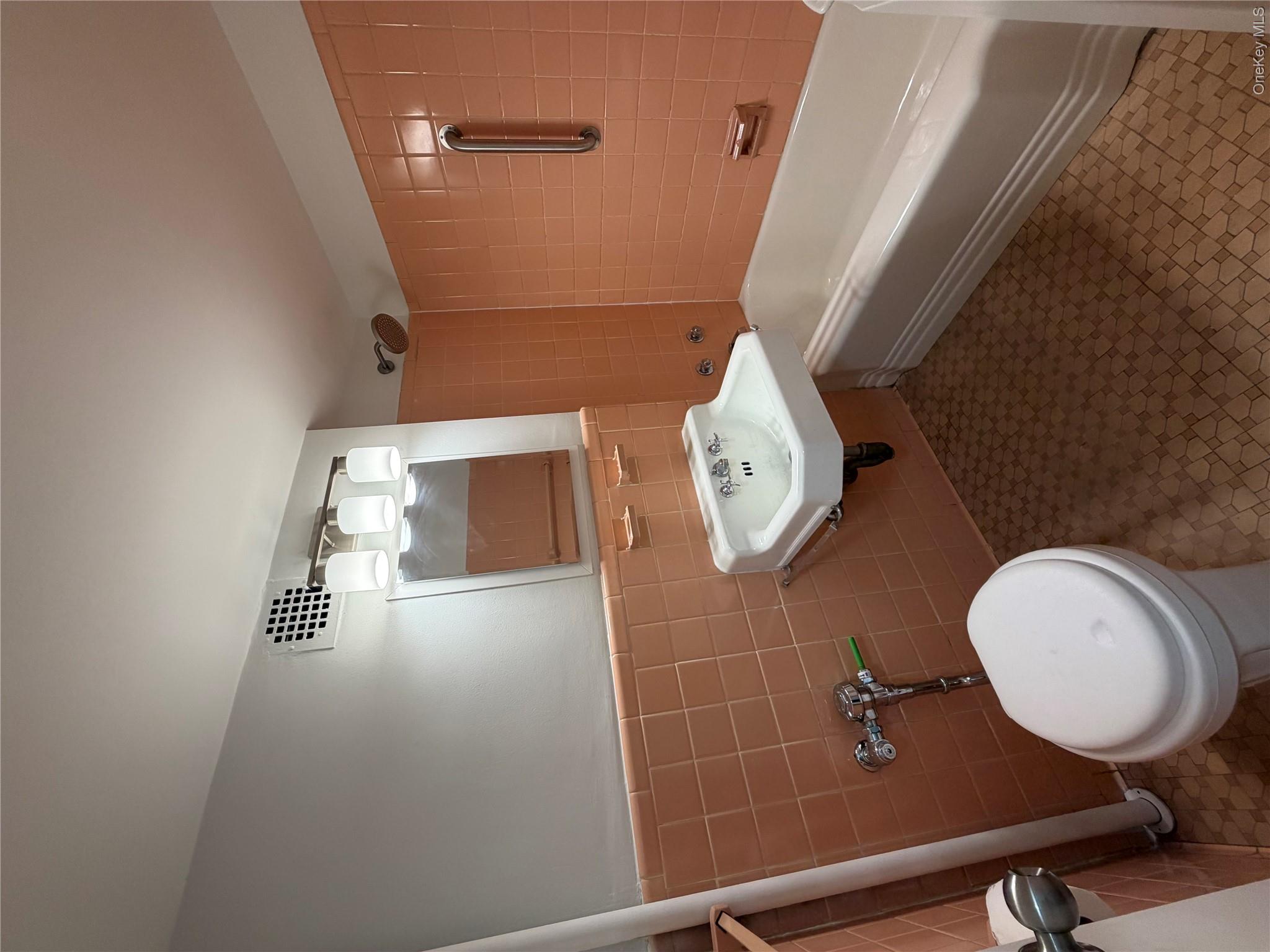 35-51 85 Street 2a Property Photo 8