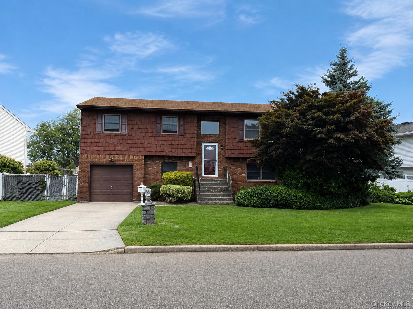 95 W Lake Drive Property Photo 2
