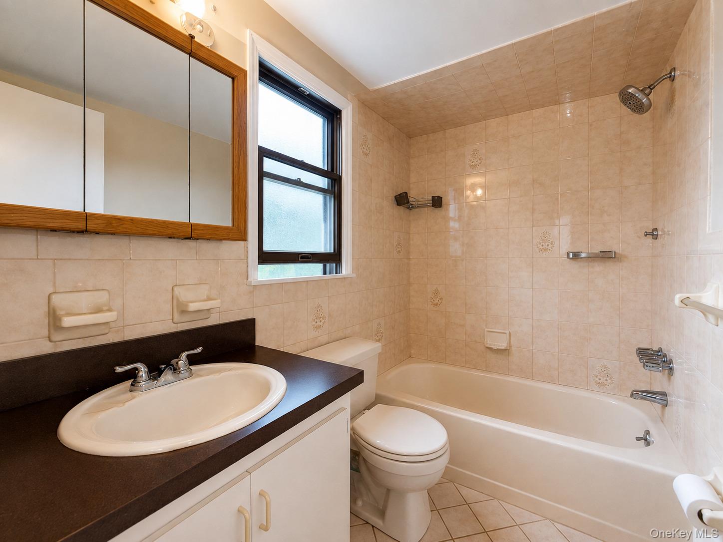 95 W Lake Drive Property Photo 6