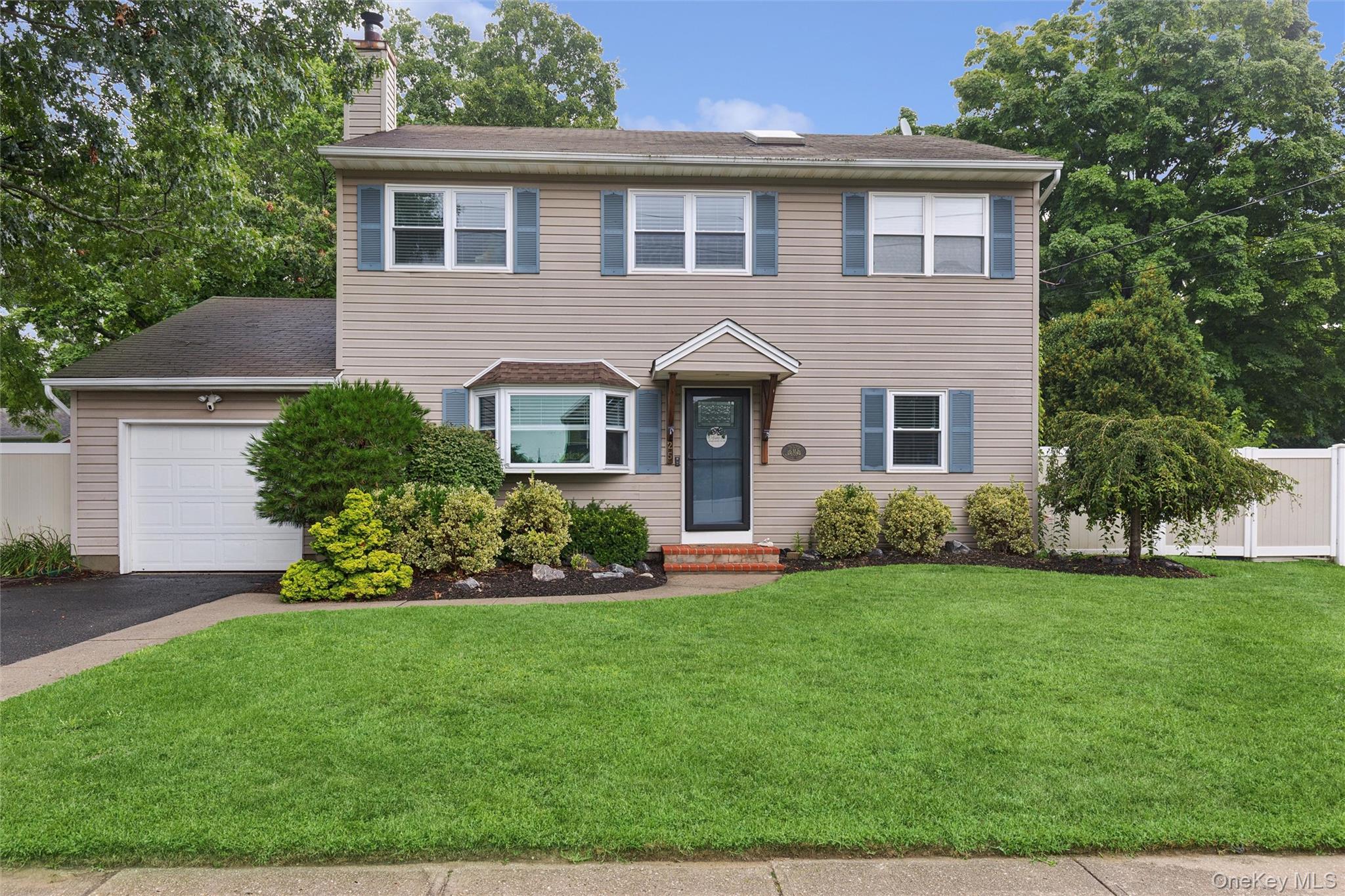 25 N Ocean Avenue Property Photo 1