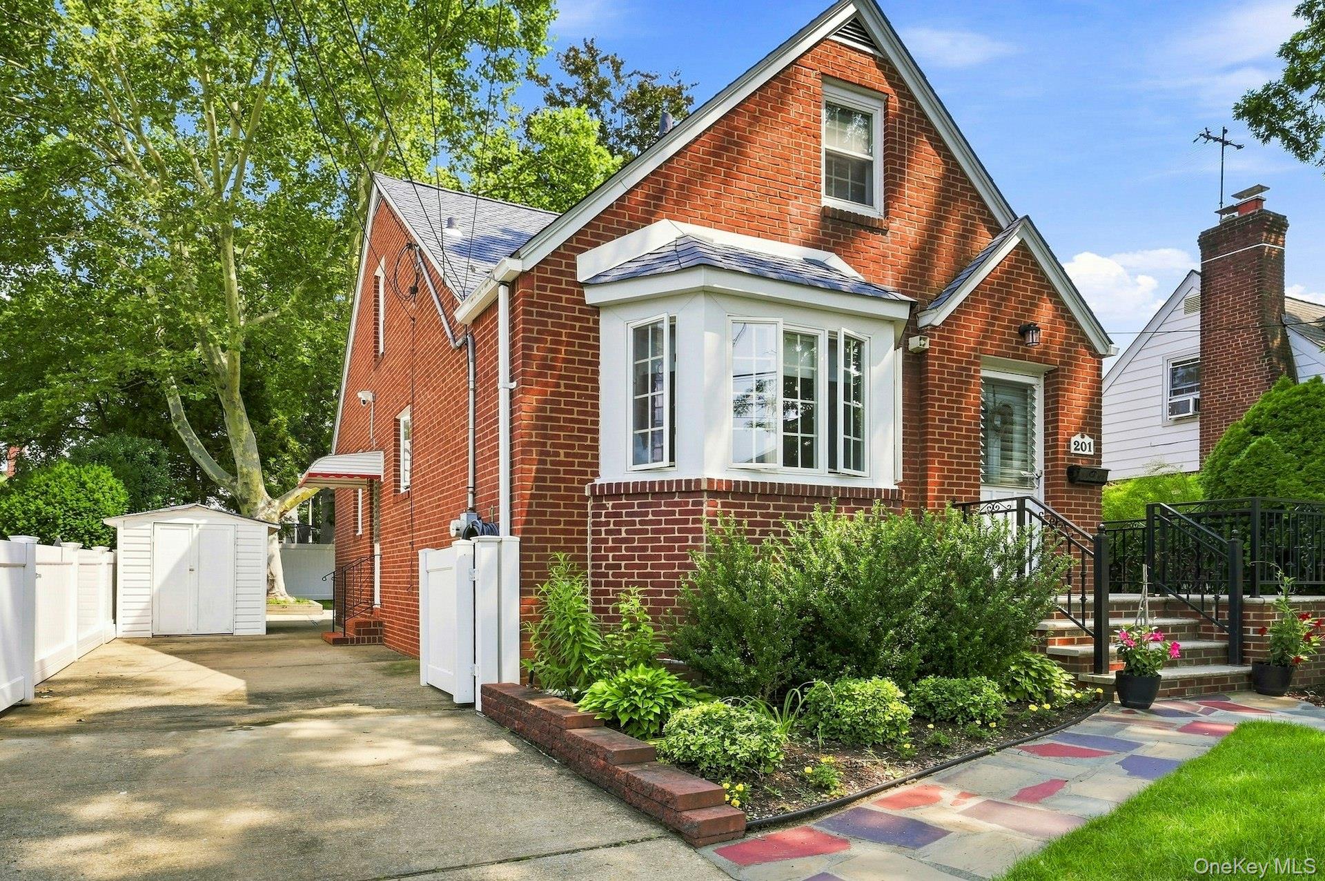 201 E Chester Street Property Photo 2