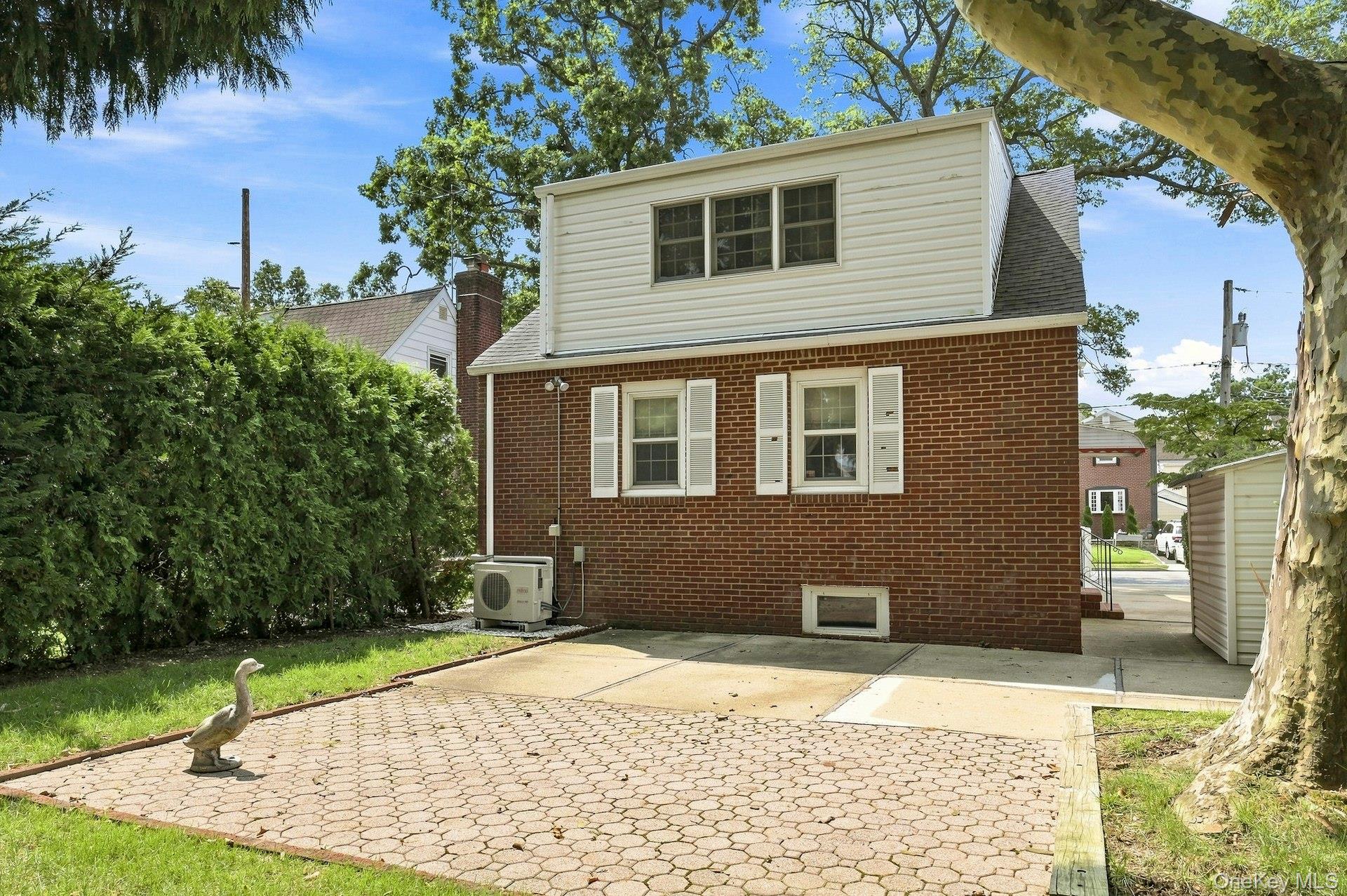 201 E Chester Street Property Photo 4