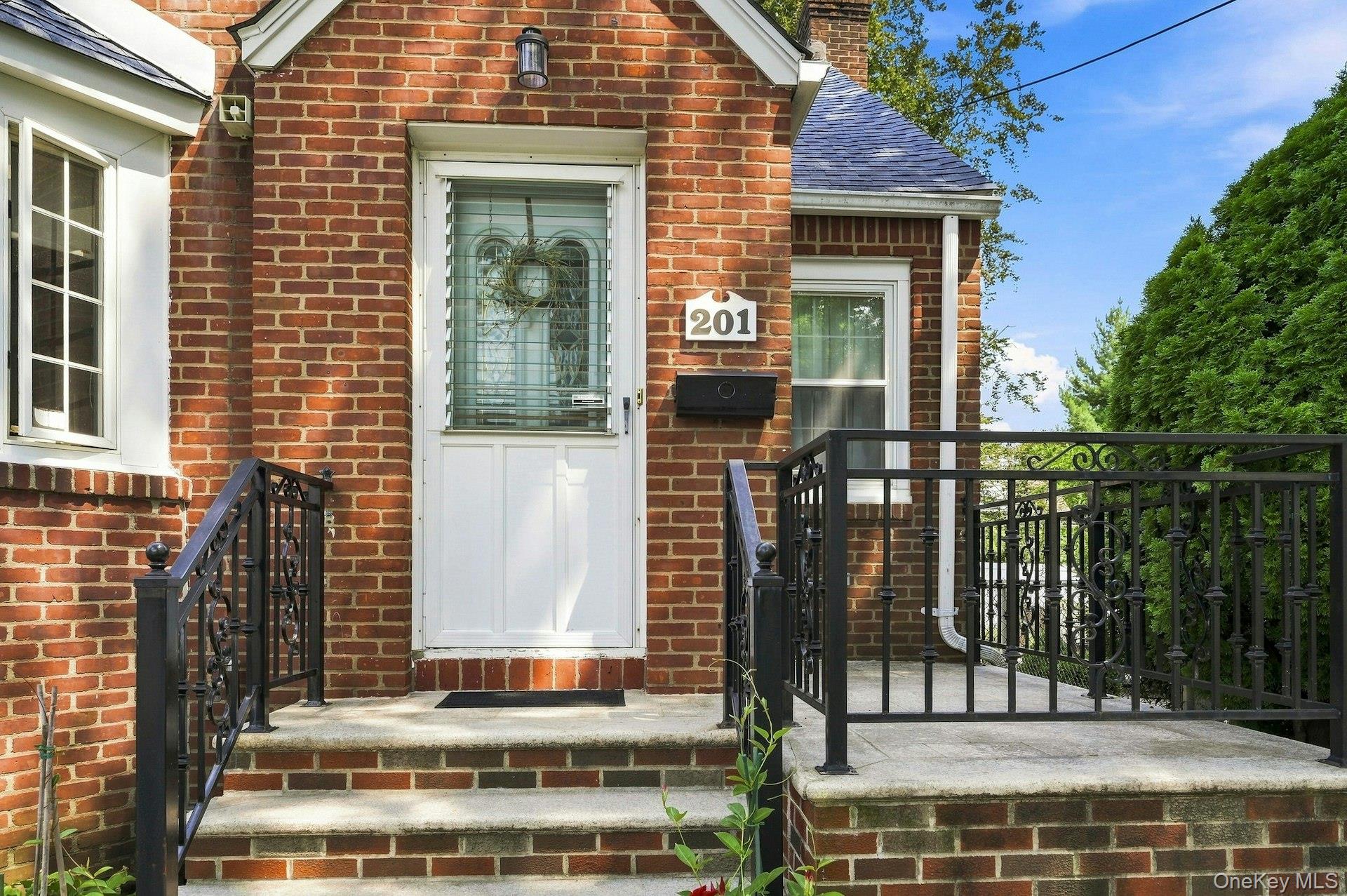 201 E Chester Street Property Photo 6